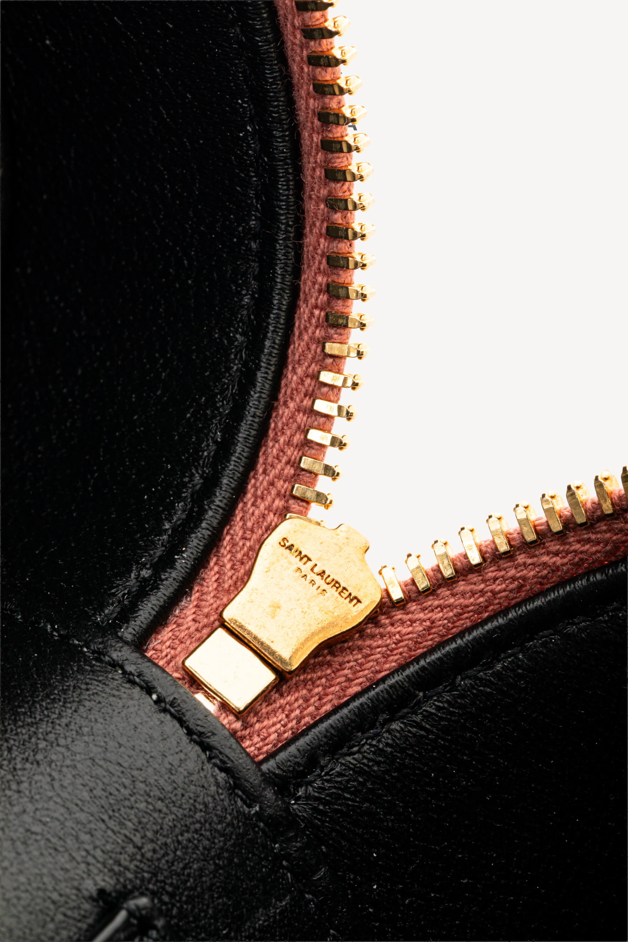 <span style="font-size: 10px;letter-spacing: .15em">BEST DEAL</span><br>            <strong>SAINT LAURENT</strong><br>            <div style="margin-top:10px;font-size:16px">Gaby Vanity Mini Bag in Lambskin Barely Pink</div><br> - Image 22