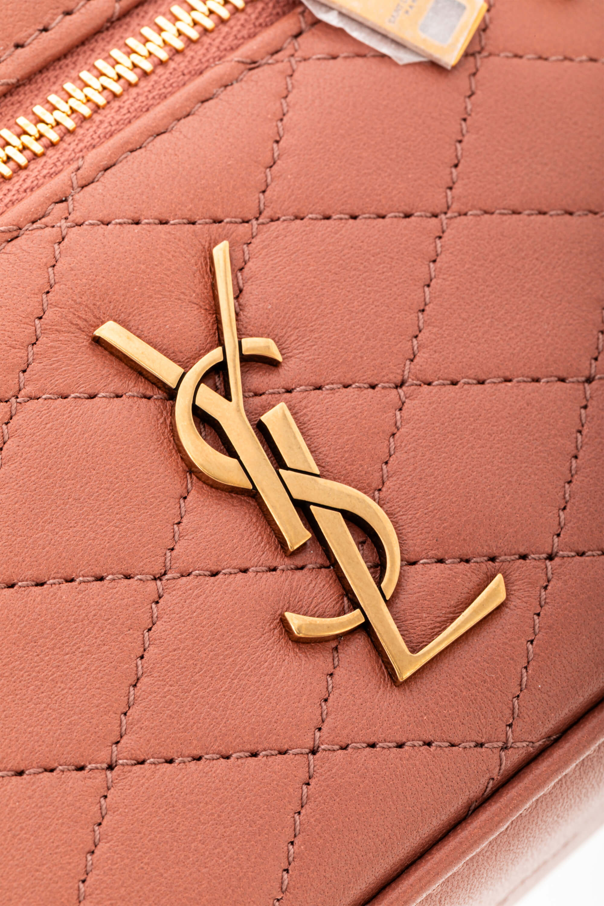 <span style="font-size: 10px;letter-spacing: .15em">BEST DEAL</span><br>            <strong>SAINT LAURENT</strong><br>            <div style="margin-top:10px;font-size:16px">Gaby Vanity Mini Bag in Lambskin Barely Pink</div><br> - Image 14