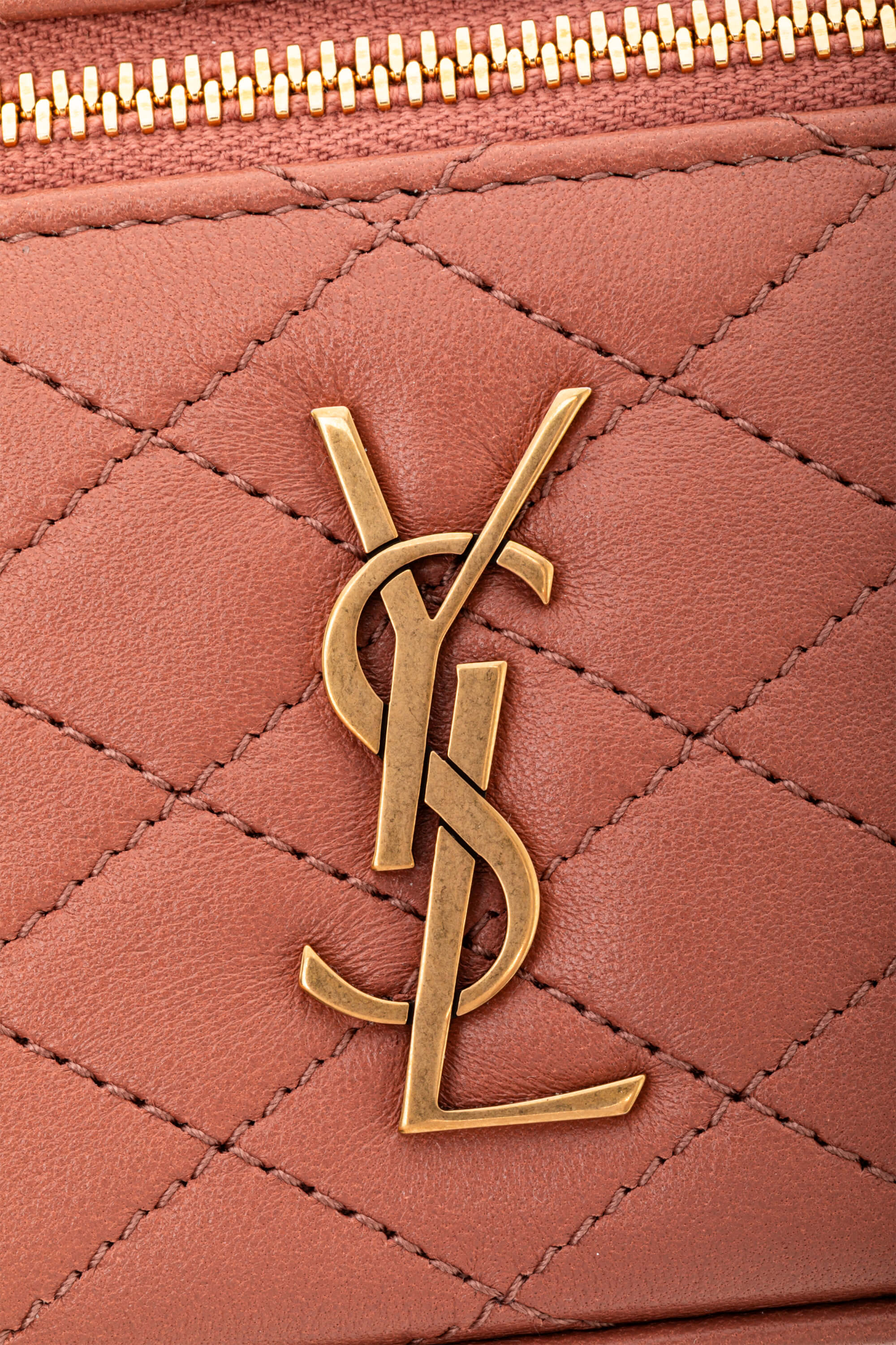 <span style="font-size: 10px;letter-spacing: .15em">BEST DEAL</span><br>            <strong>SAINT LAURENT</strong><br>            <div style="margin-top:10px;font-size:16px">Gaby Vanity Mini Bag in Lambskin Barely Pink</div><br> - Image 9