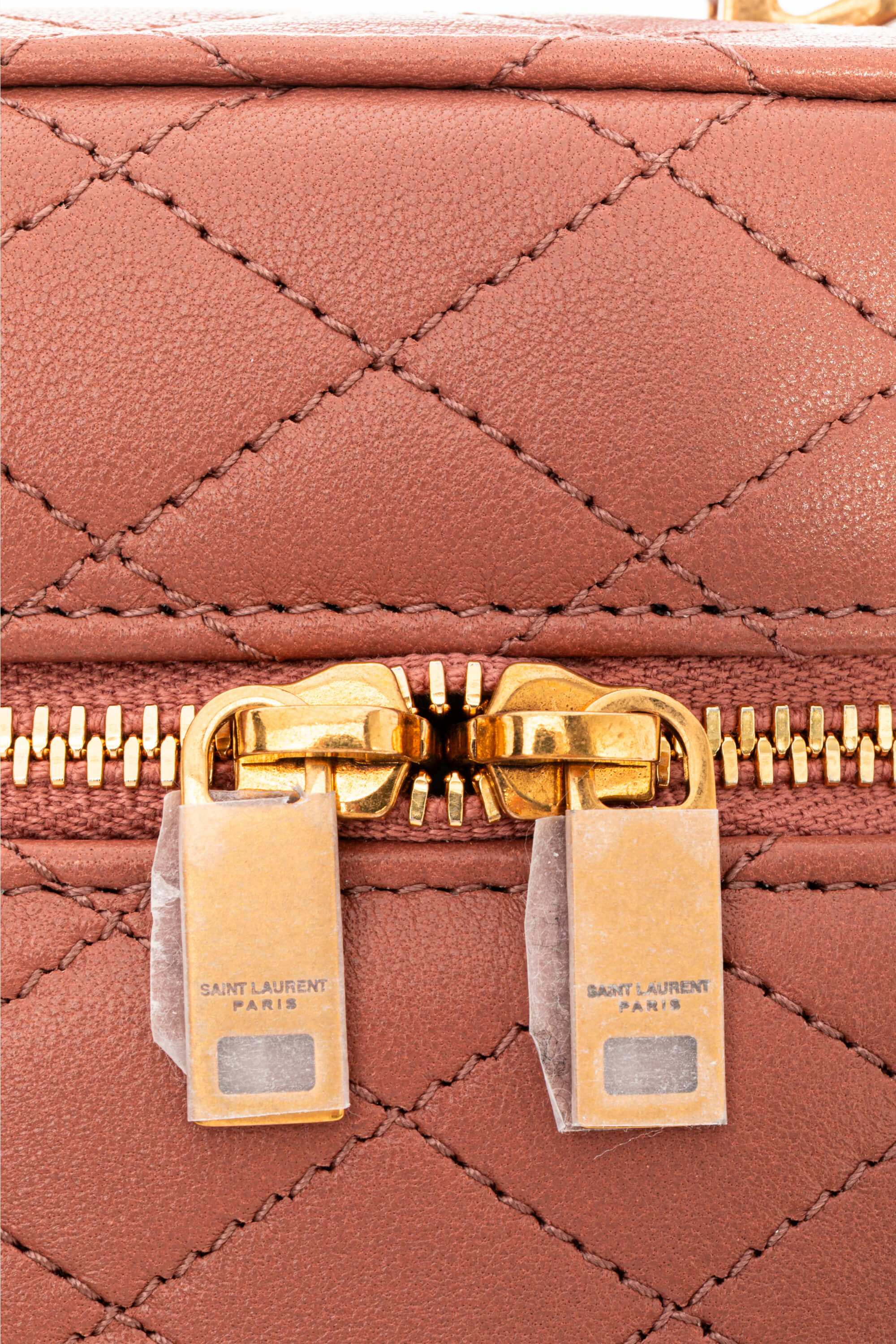 <span style="font-size: 10px;letter-spacing: .15em">BEST DEAL</span><br>            <strong>SAINT LAURENT</strong><br>            <div style="margin-top:10px;font-size:16px">Gaby Vanity Mini Bag in Lambskin Barely Pink</div><br> - Image 11