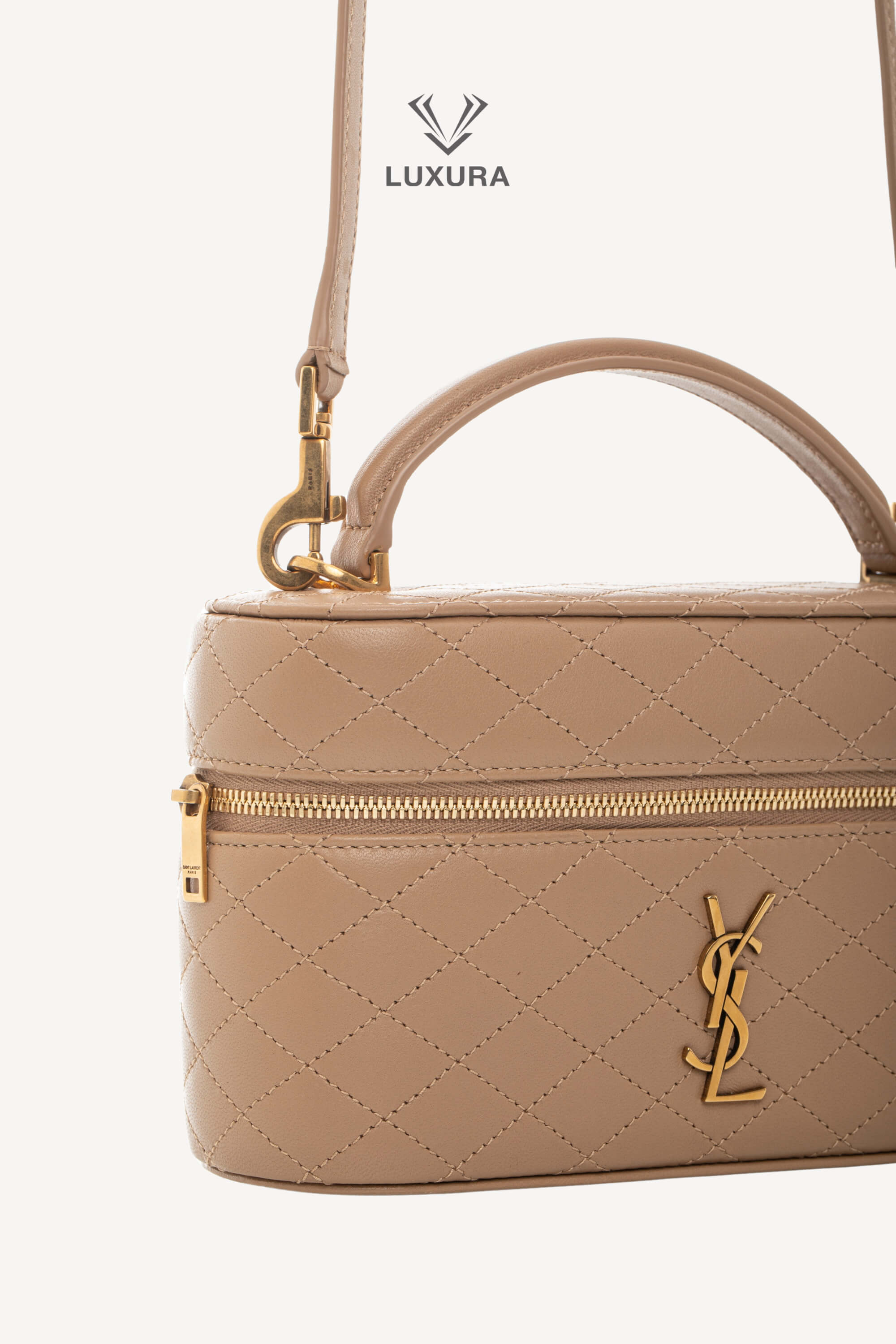 <span style="font-size: 10px;letter-spacing: .15em">NEW COLLECTION</span><br> <strong>SAINT LAURENT</strong><br> <div style="margin-top:10px;font-size:16px">Gaby Vanity Mini Quilted Leather Shoulder Bag Beige</div><br> - Image 14