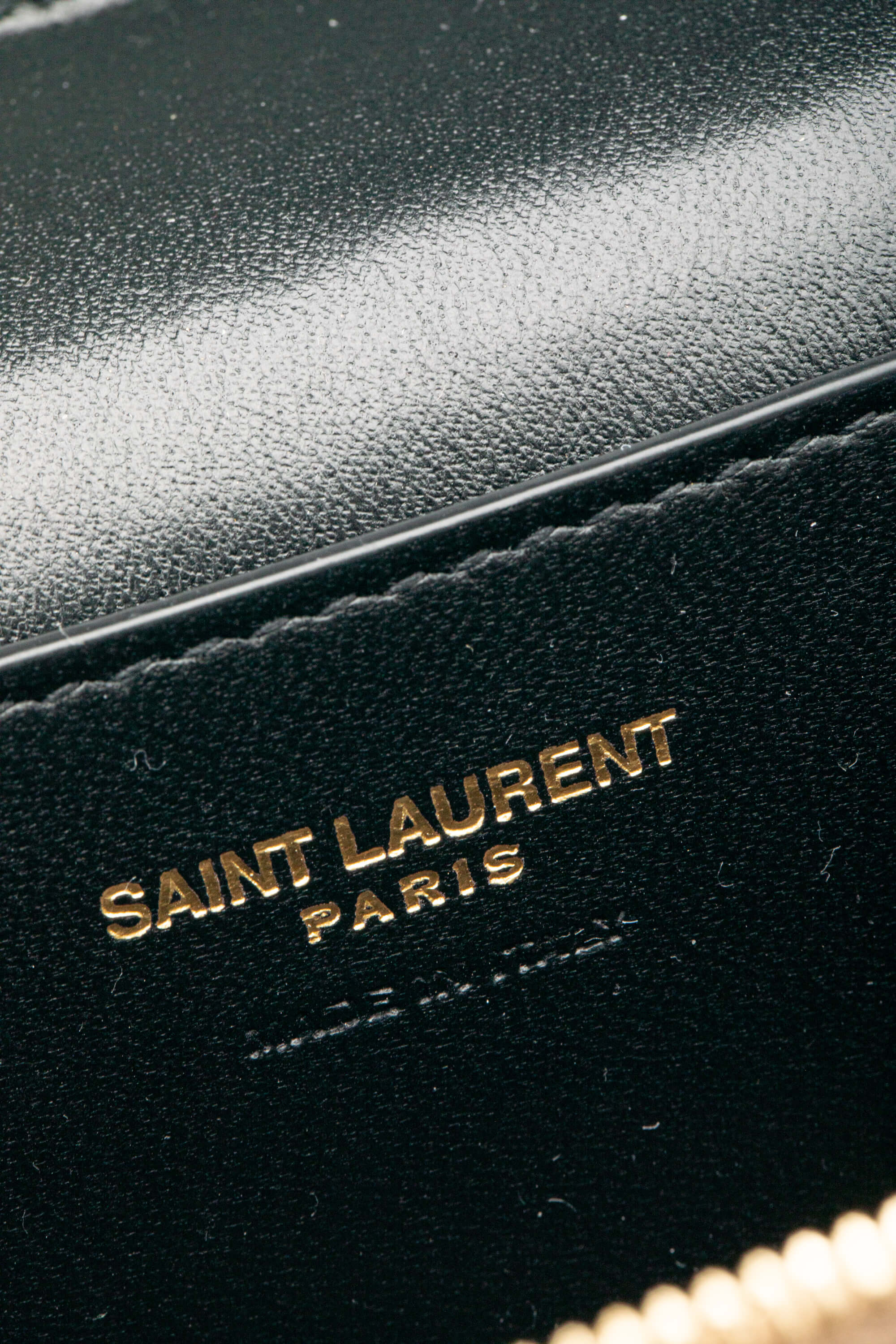 <span style="font-size: 10px;letter-spacing: .15em">NEW COLLECTION</span><br> <strong>SAINT LAURENT</strong><br> <div style="margin-top:10px;font-size:16px">Gaby Vanity Mini Quilted Leather Shoulder Bag Beige</div><br> - Image 25