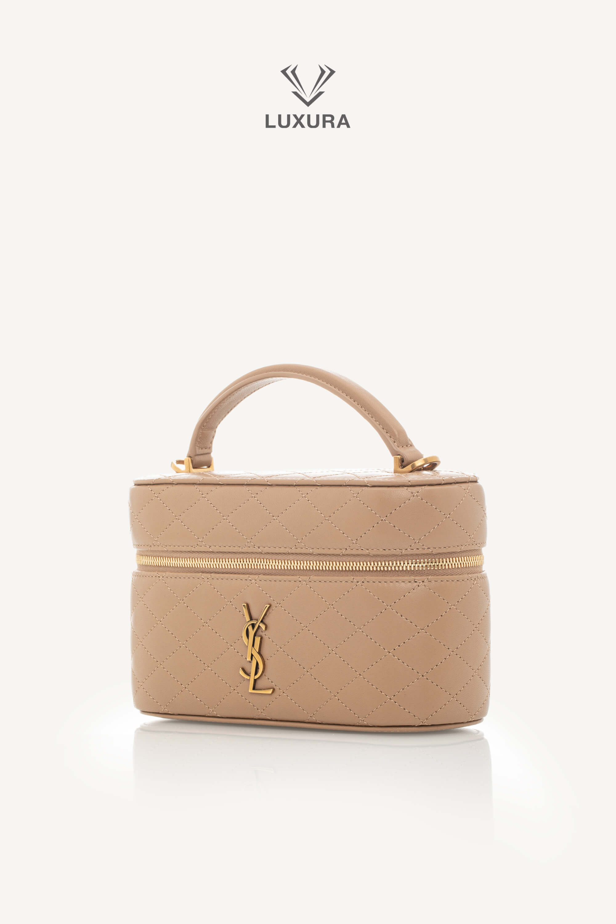 <span style="font-size: 10px;letter-spacing: .15em">NEW COLLECTION</span><br> <strong>SAINT LAURENT</strong><br> <div style="margin-top:10px;font-size:16px">Gaby Vanity Mini Quilted Leather Shoulder Bag Beige</div><br> - Image 8