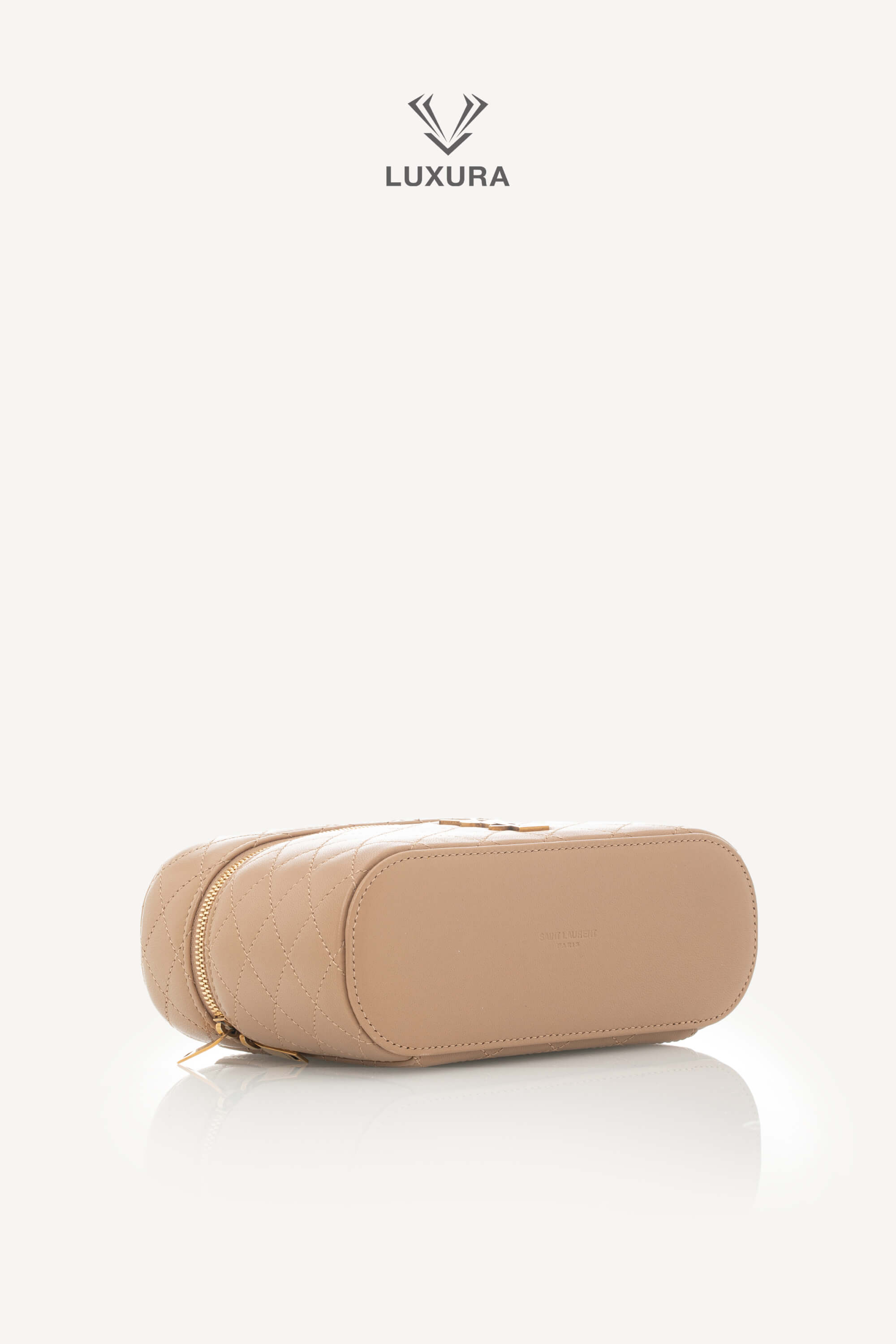 <span style="font-size: 10px;letter-spacing: .15em">NEW COLLECTION</span><br> <strong>SAINT LAURENT</strong><br> <div style="margin-top:10px;font-size:16px">Gaby Vanity Mini Quilted Leather Shoulder Bag Beige</div><br> - Image 26