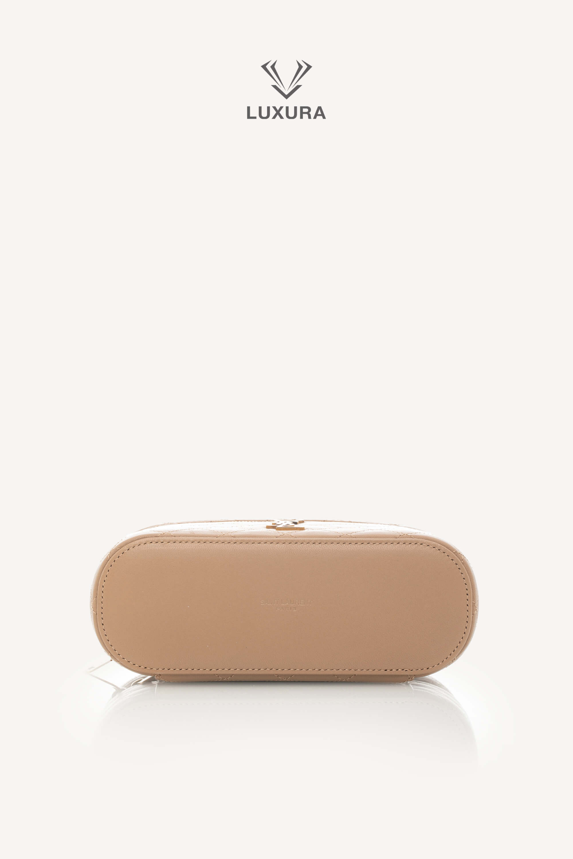<span style="font-size: 10px;letter-spacing: .15em">NEW COLLECTION</span><br> <strong>SAINT LAURENT</strong><br> <div style="margin-top:10px;font-size:16px">Gaby Vanity Mini Quilted Leather Shoulder Bag Beige</div><br> - Image 27