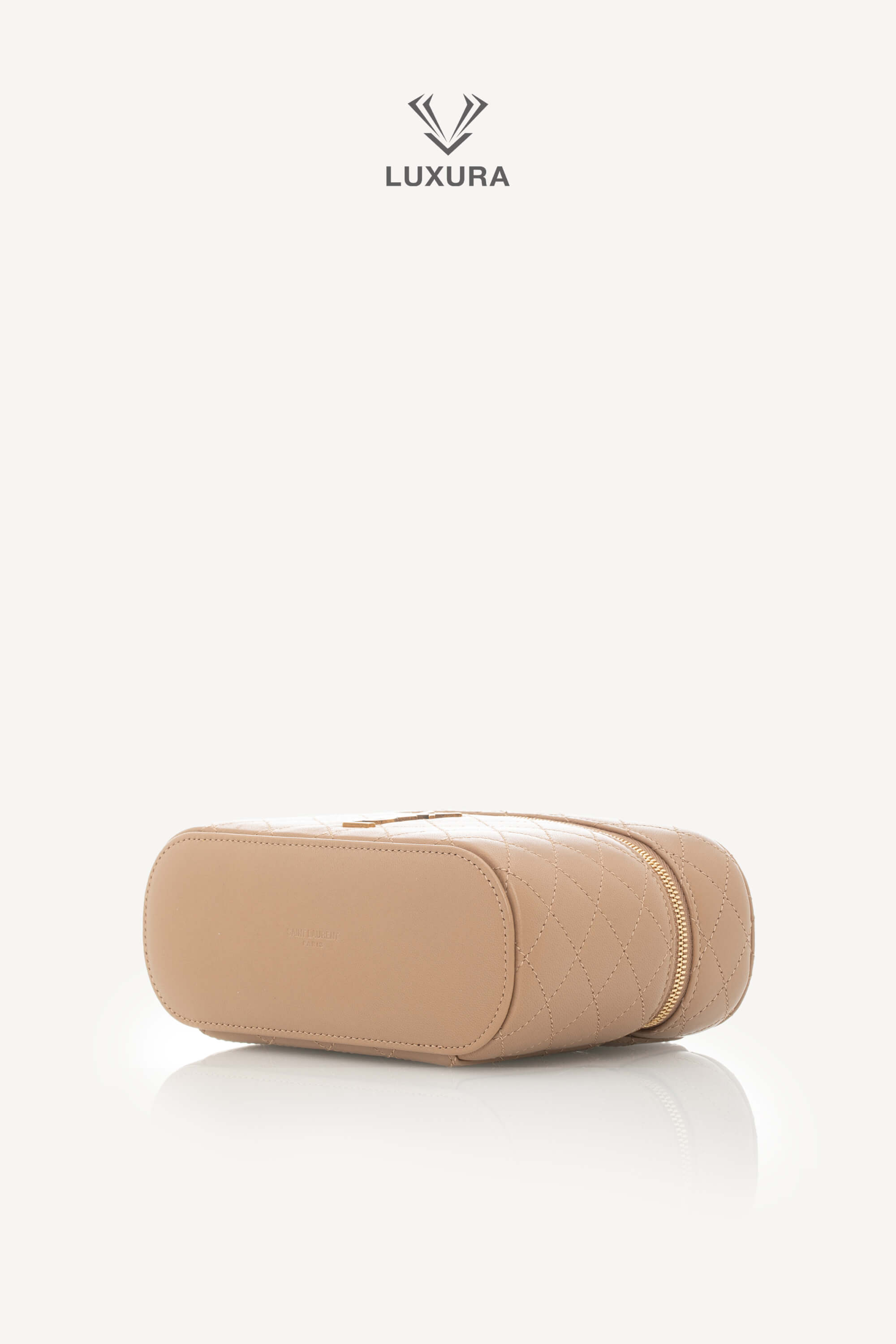 <span style="font-size: 10px;letter-spacing: .15em">NEW COLLECTION</span><br> <strong>SAINT LAURENT</strong><br> <div style="margin-top:10px;font-size:16px">Gaby Vanity Mini Quilted Leather Shoulder Bag Beige</div><br> - Image 28