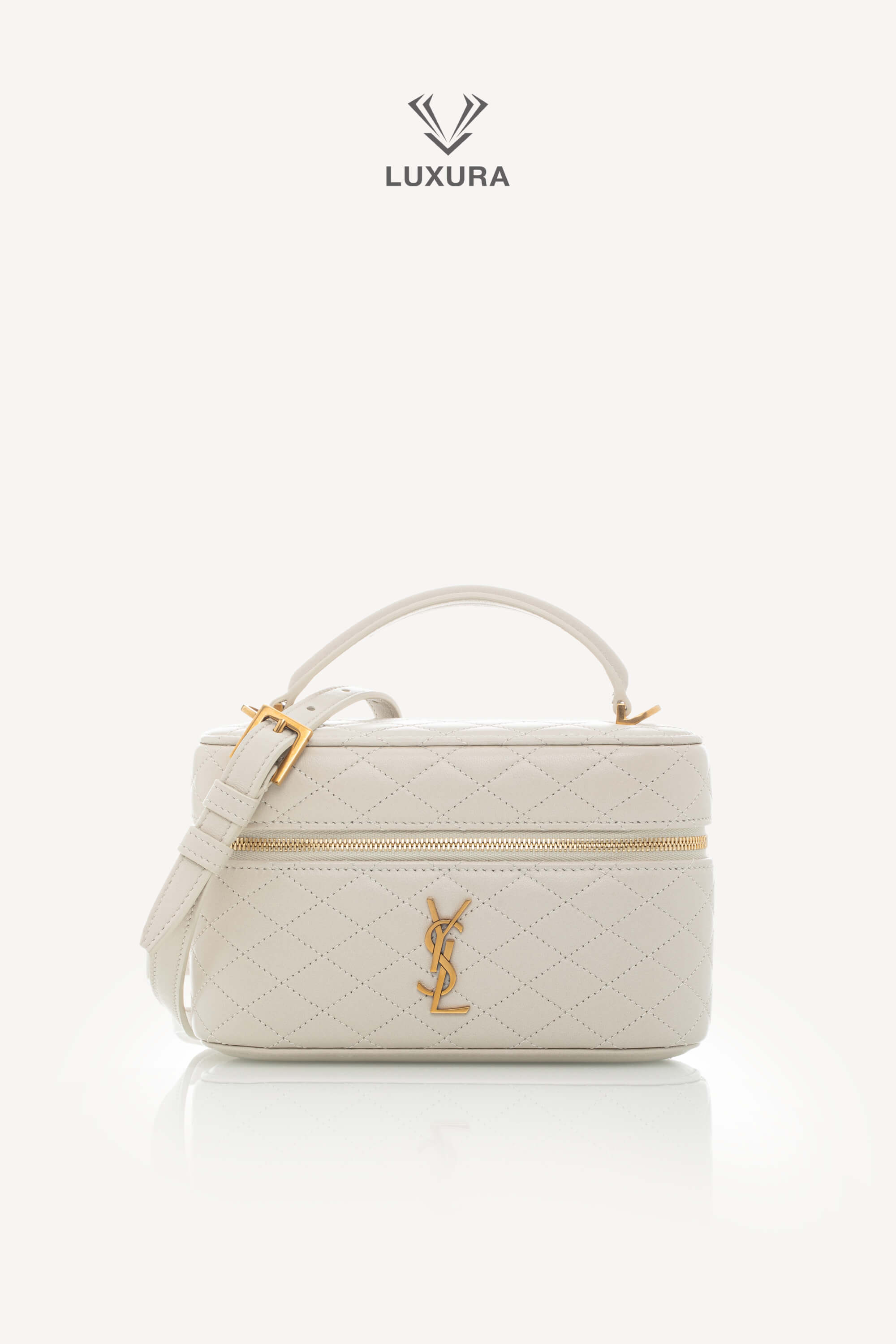 <span style="font-size: 10px;letter-spacing: .15em">NEW COLLECTION</span><br> <strong>SAINT LAURENT</strong><br> <div style="margin-top:10px;font-size:16px">Gaby Vanity Mini Quilted Leather Shoulder Bag Off-White</div><br>