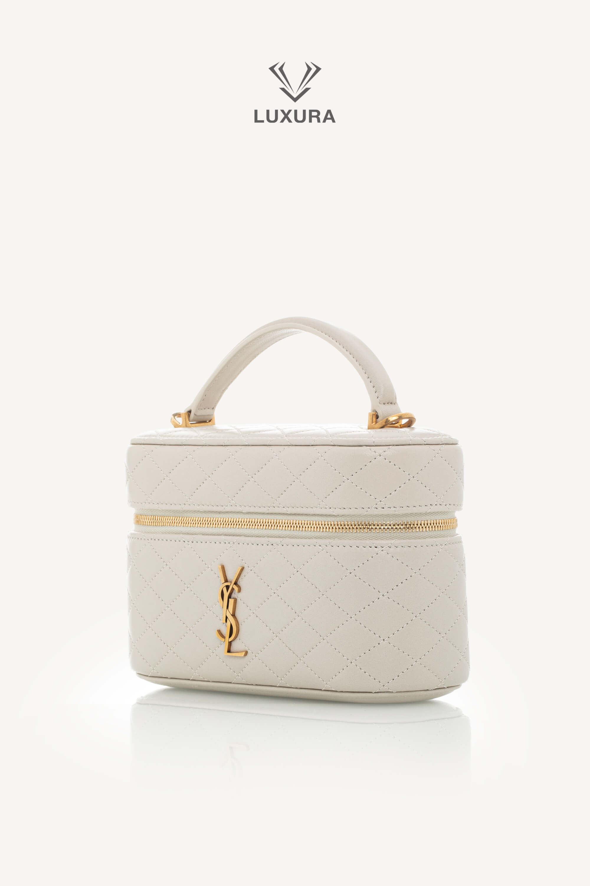 <span style="font-size: 10px;letter-spacing: .15em">NEW COLLECTION</span><br> <strong>SAINT LAURENT</strong><br> <div style="margin-top:10px;font-size:16px">Gaby Vanity Mini Quilted Leather Shoulder Bag Off-White</div><br> - Image 9
