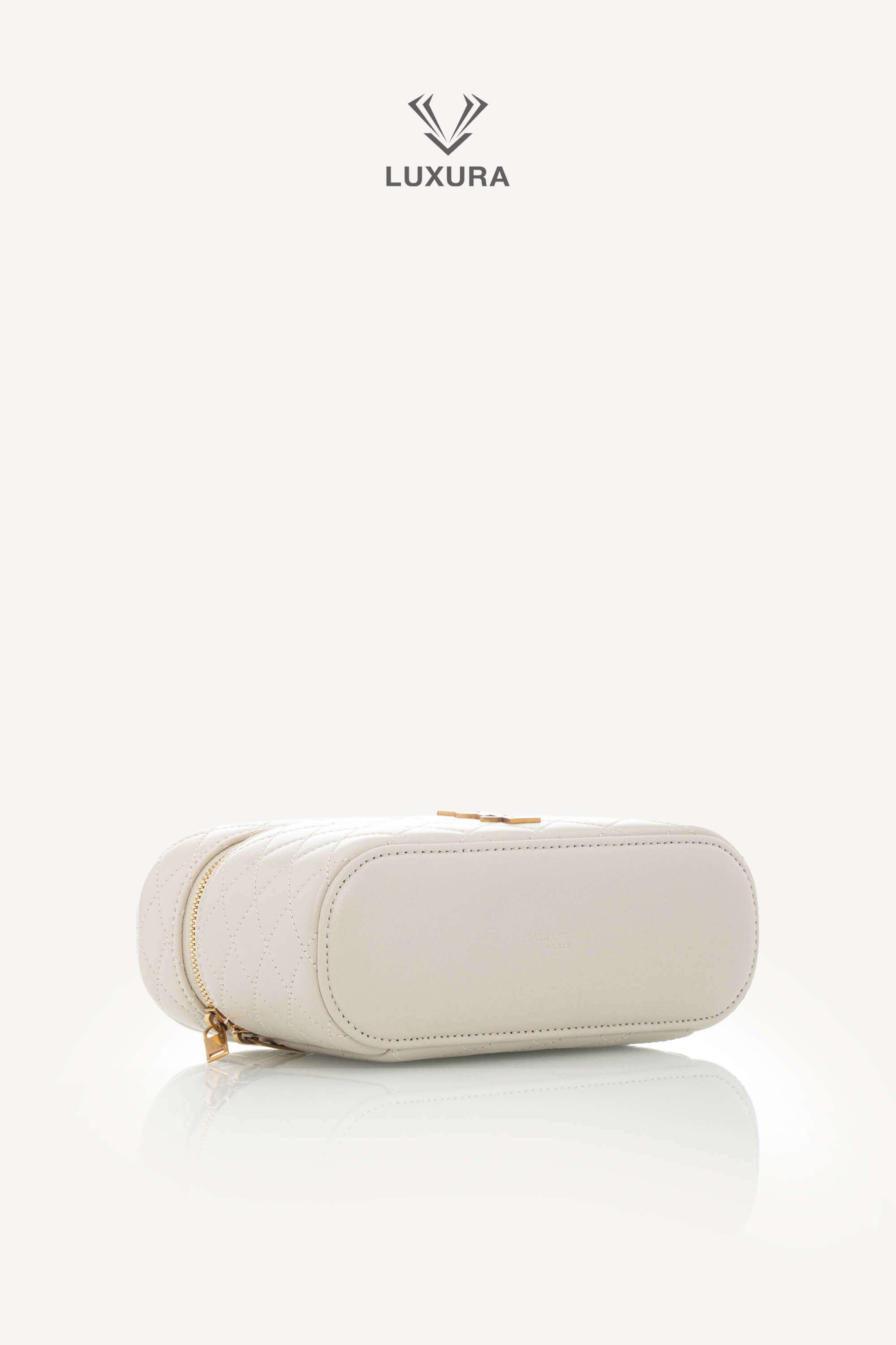 <span style="font-size: 10px;letter-spacing: .15em">NEW COLLECTION</span><br> <strong>SAINT LAURENT</strong><br> <div style="margin-top:10px;font-size:16px">Gaby Vanity Mini Quilted Leather Shoulder Bag Off-White</div><br> - Image 25