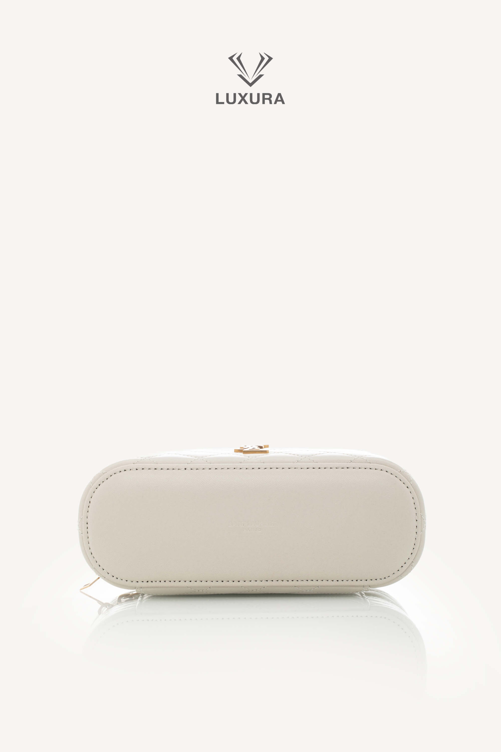 <span style="font-size: 10px;letter-spacing: .15em">NEW COLLECTION</span><br> <strong>SAINT LAURENT</strong><br> <div style="margin-top:10px;font-size:16px">Gaby Vanity Mini Quilted Leather Shoulder Bag Off-White</div><br> - Image 26