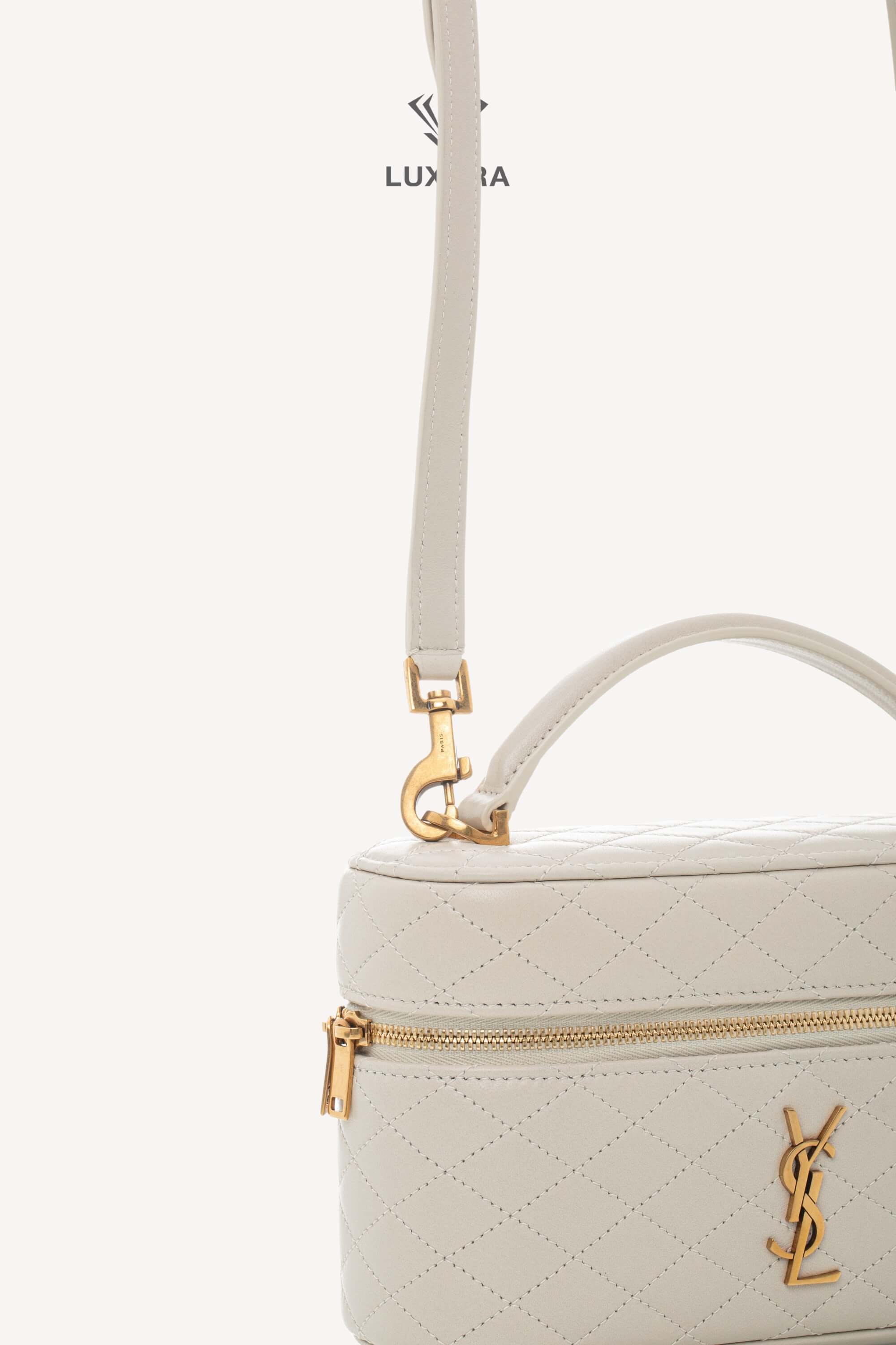 <span style="font-size: 10px;letter-spacing: .15em">NEW COLLECTION</span><br> <strong>SAINT LAURENT</strong><br> <div style="margin-top:10px;font-size:16px">Gaby Vanity Mini Quilted Leather Shoulder Bag Off-White</div><br> - Image 17