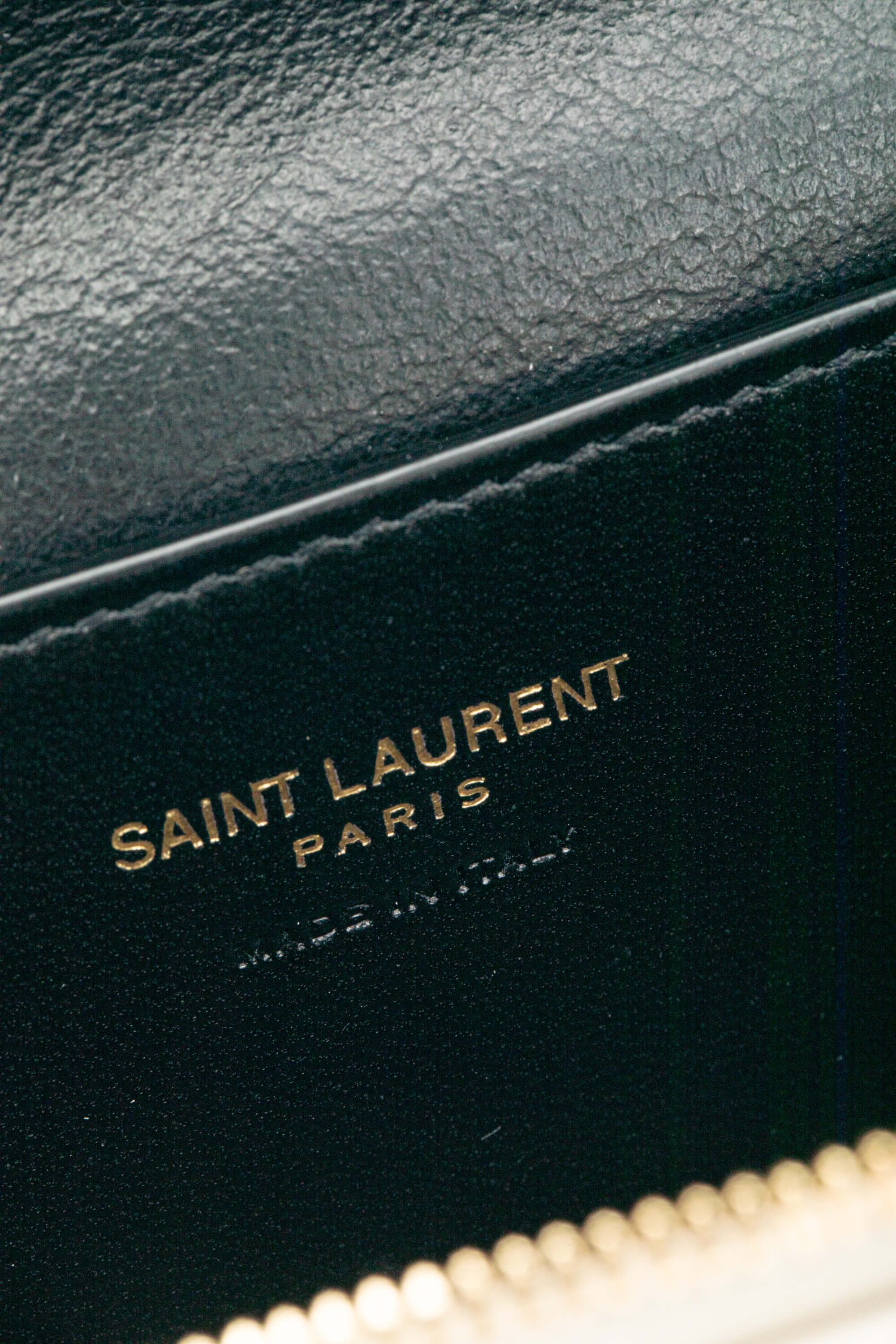 <span style="font-size: 10px;letter-spacing: .15em">NEW COLLECTION</span><br> <strong>SAINT LAURENT</strong><br> <div style="margin-top:10px;font-size:16px">Gaby Vanity Mini Quilted Leather Shoulder Bag Off-White</div><br> - Image 22