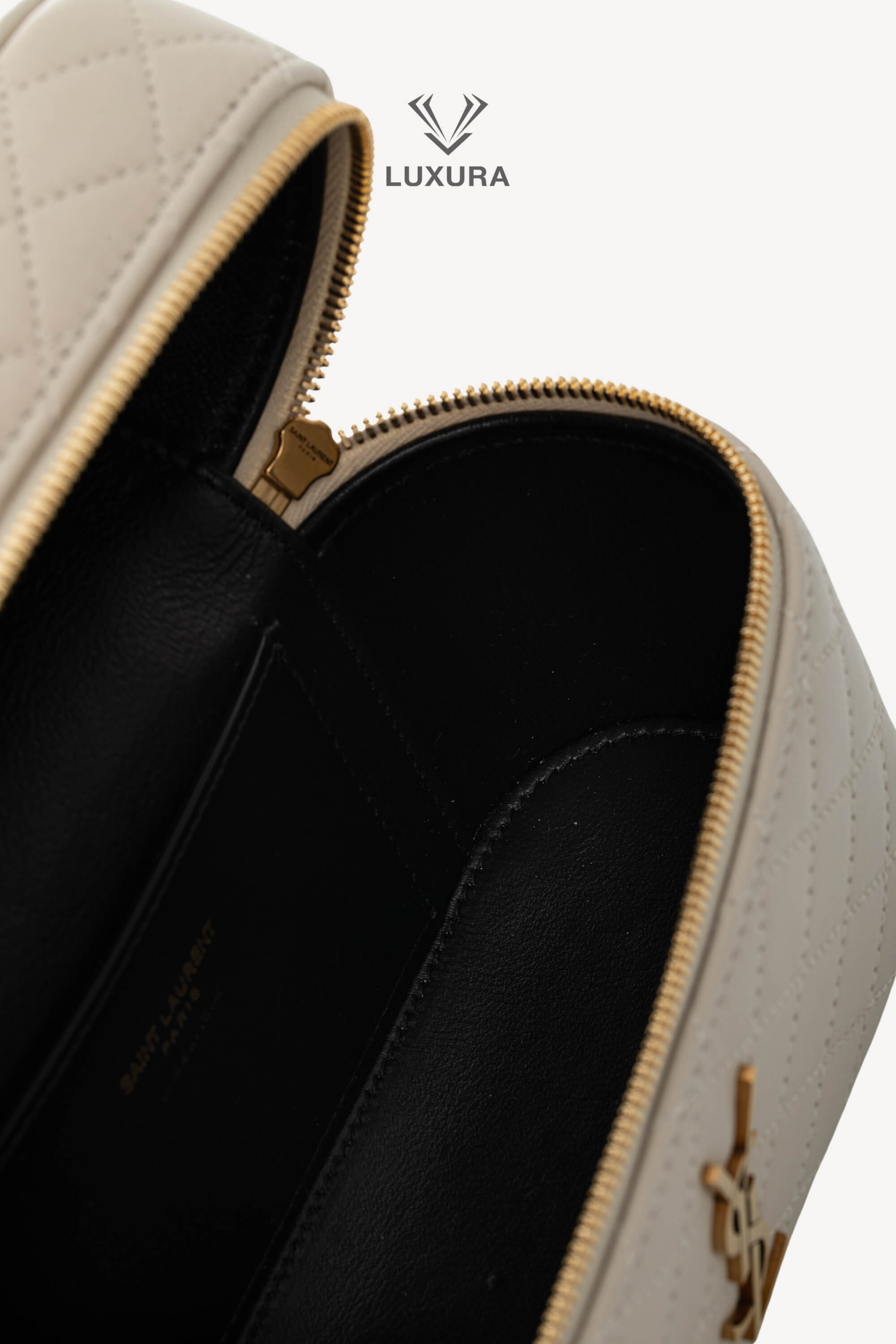 <span style="font-size: 10px;letter-spacing: .15em">NEW COLLECTION</span><br> <strong>SAINT LAURENT</strong><br> <div style="margin-top:10px;font-size:16px">Gaby Vanity Mini Quilted Leather Shoulder Bag Off-White</div><br> - Image 21