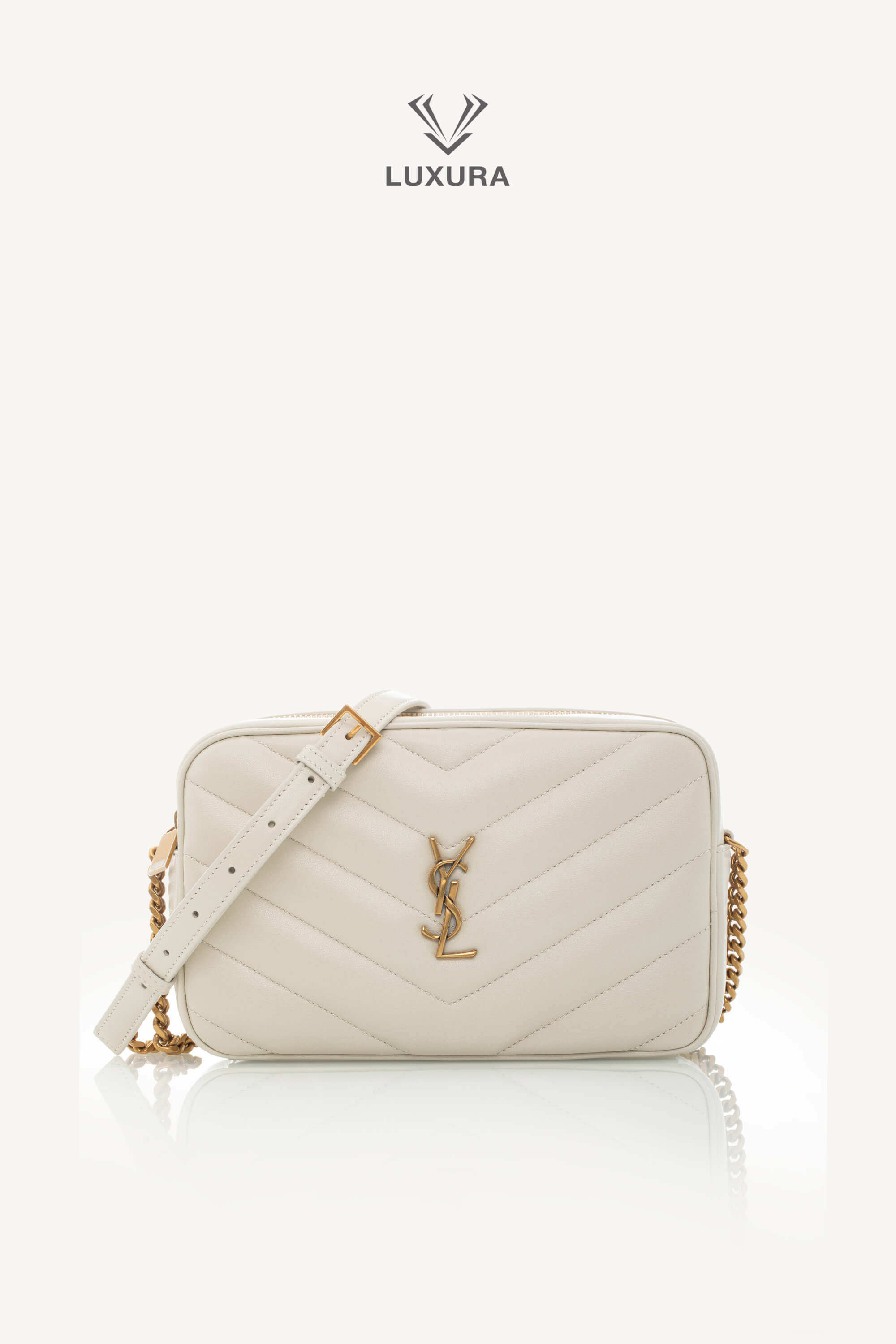<span style="font-size: 10px;letter-spacing: .15em">NEW COLLECTION</span><br> <strong>SAINT LAURENT</strong><br> <div style="margin-top:10px;font-size:16px">Loulou Camera Bag In Quilted Leather Crema Soft</div><br>