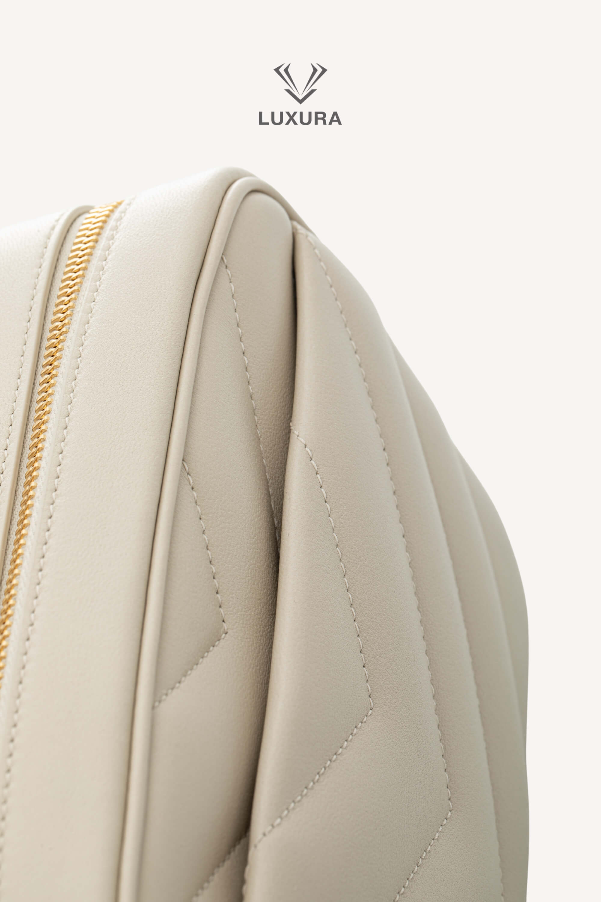 <span style="font-size: 10px;letter-spacing: .15em">NEW COLLECTION</span><br> <strong>SAINT LAURENT</strong><br> <div style="margin-top:10px;font-size:16px">Loulou Camera Bag In Quilted Leather Crema Soft</div><br> - Image 16