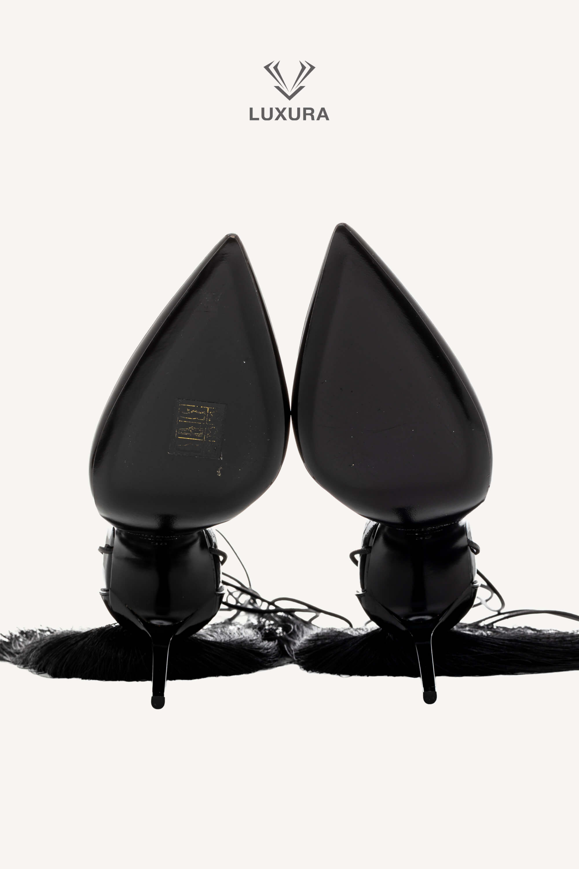 <span style="font-size: 10px;letter-spacing: .15em">HARD TO FIND</span><br>            <strong>SAINT LAURENT</strong><br>            <div style="margin-top:10px;font-size:16px">Patent Leather Zoe 105 Tassel Wrap Pumps Black 36</div><br> - Image 16