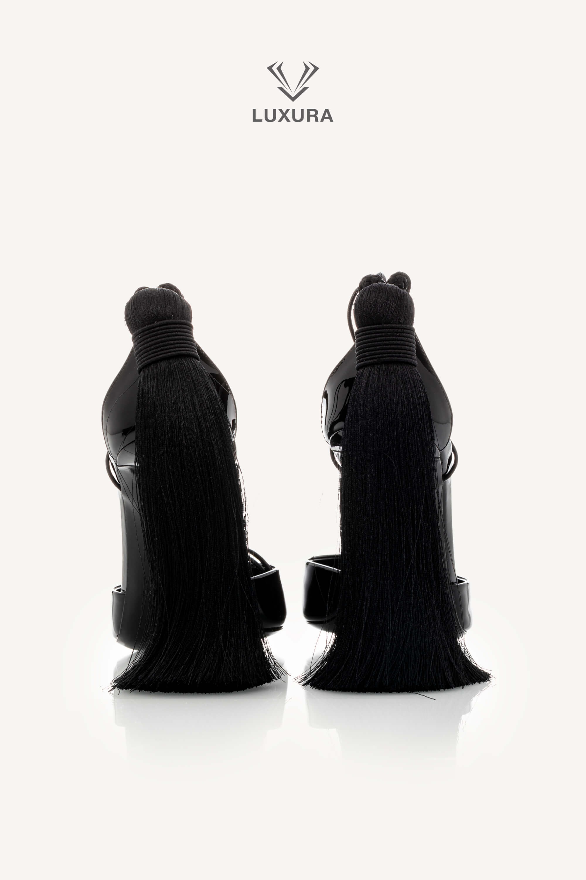 <span style="font-size: 10px;letter-spacing: .15em">HARD TO FIND</span><br>            <strong>SAINT LAURENT</strong><br>            <div style="margin-top:10px;font-size:16px">Patent Leather Zoe 105 Tassel Wrap Pumps Black 36</div><br> - Image 5