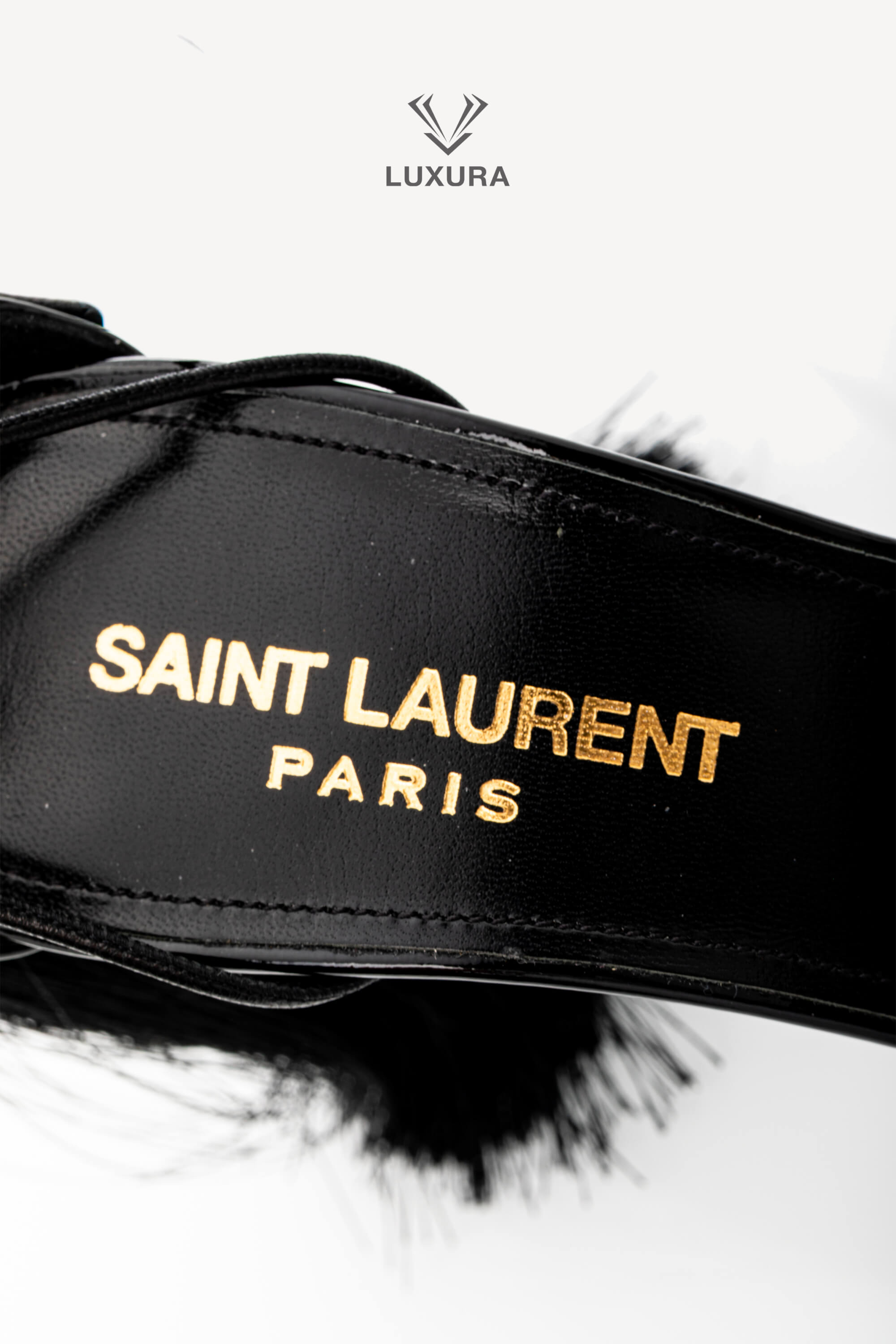 <span style="font-size: 10px;letter-spacing: .15em">HARD TO FIND</span><br>            <strong>SAINT LAURENT</strong><br>            <div style="margin-top:10px;font-size:16px">Patent Leather Zoe 105 Tassel Wrap Pumps Black 36</div><br> - Image 13