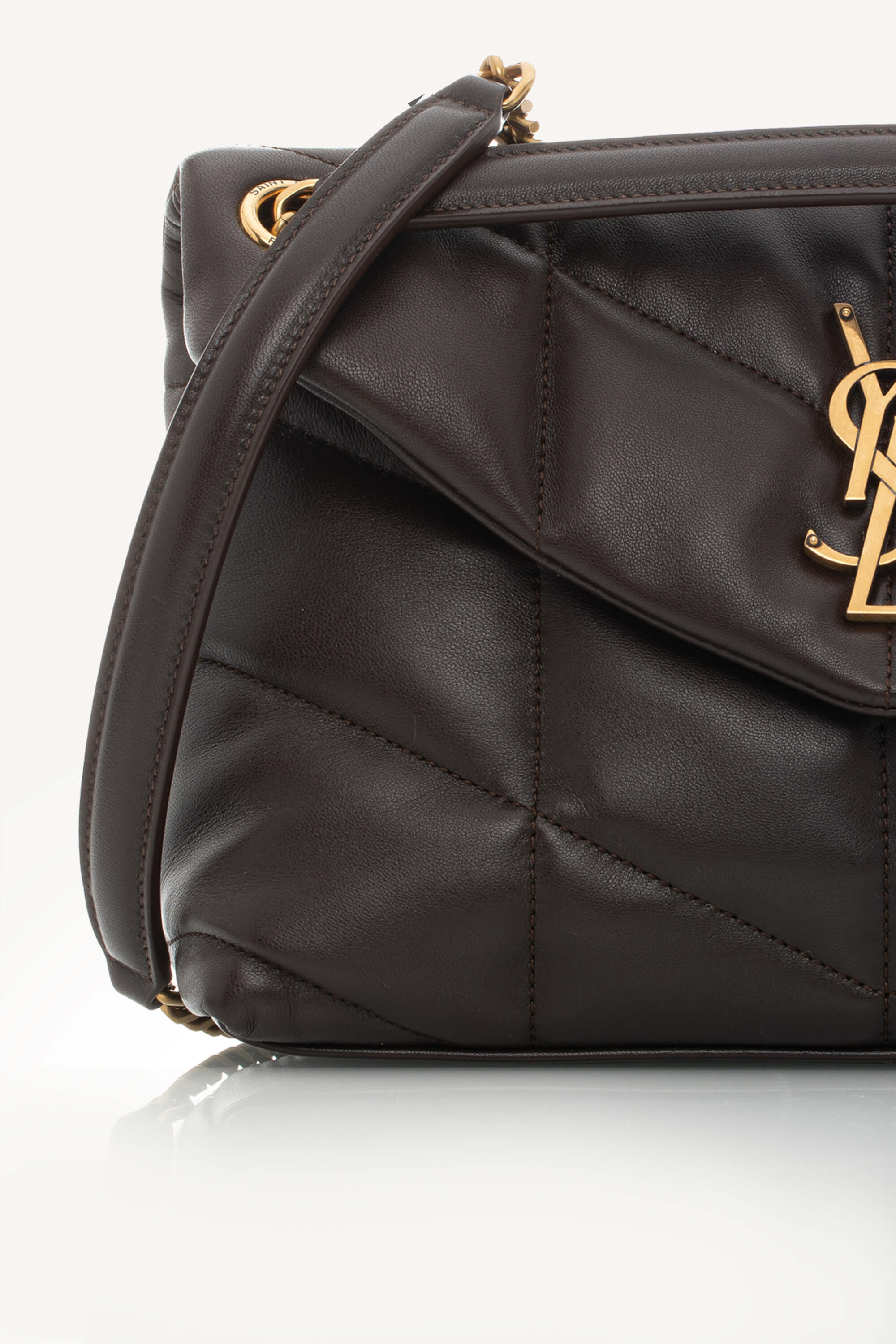 <span style="font-size: 10px;letter-spacing: .15em">HARD TO FIND</span><br> <strong>SAINT LAURENT</strong><br> <div style="margin-top:10px;font-size:16px">Puffer Small Matelasse Leather Shoulder Bag Dark Sweet Choco</div><br> - Image 9