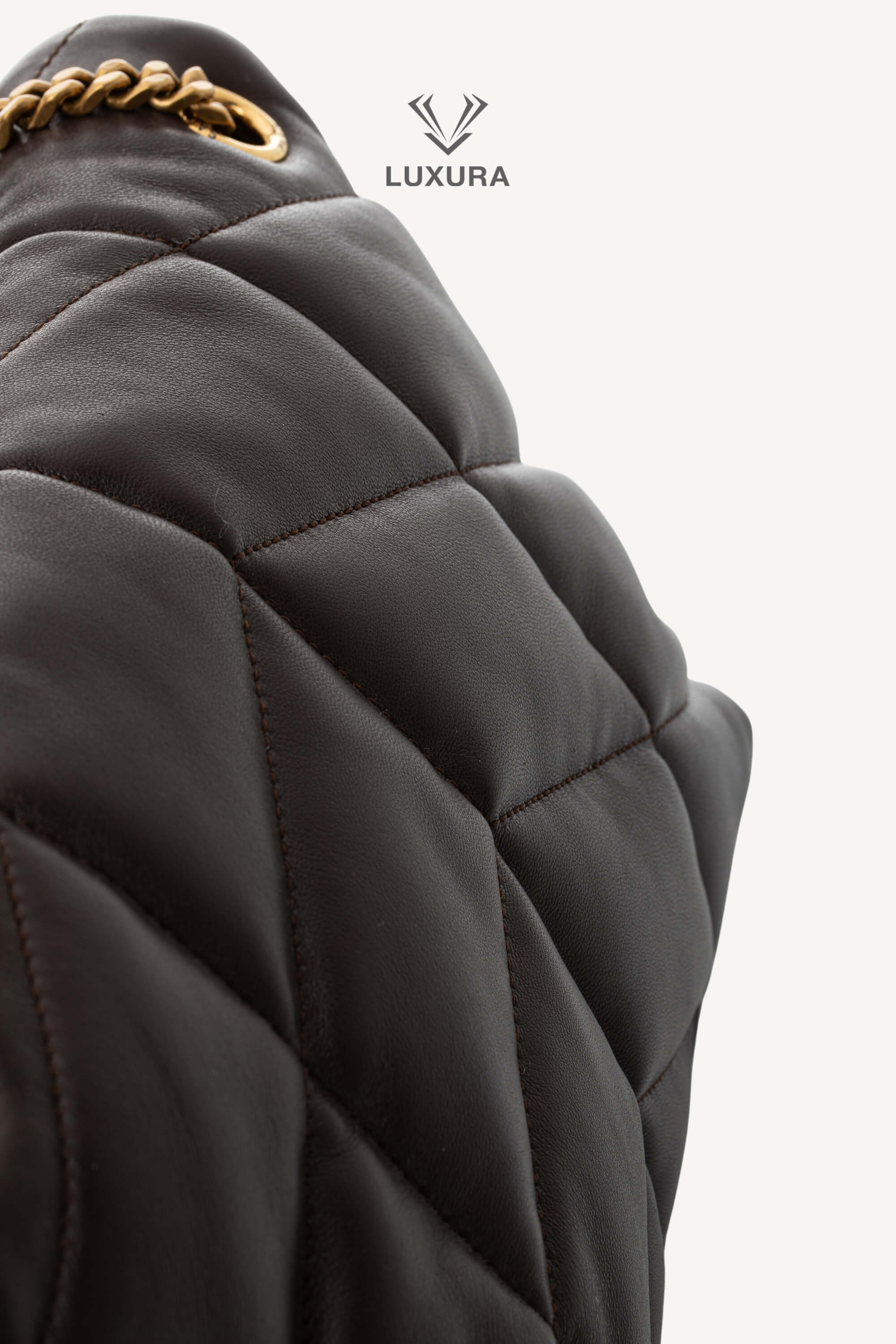 <span style="font-size: 10px;letter-spacing: .15em">HARD TO FIND</span><br> <strong>SAINT LAURENT</strong><br> <div style="margin-top:10px;font-size:16px">Puffer Small Matelasse Leather Shoulder Bag Dark Sweet Choco</div><br> - Image 23
