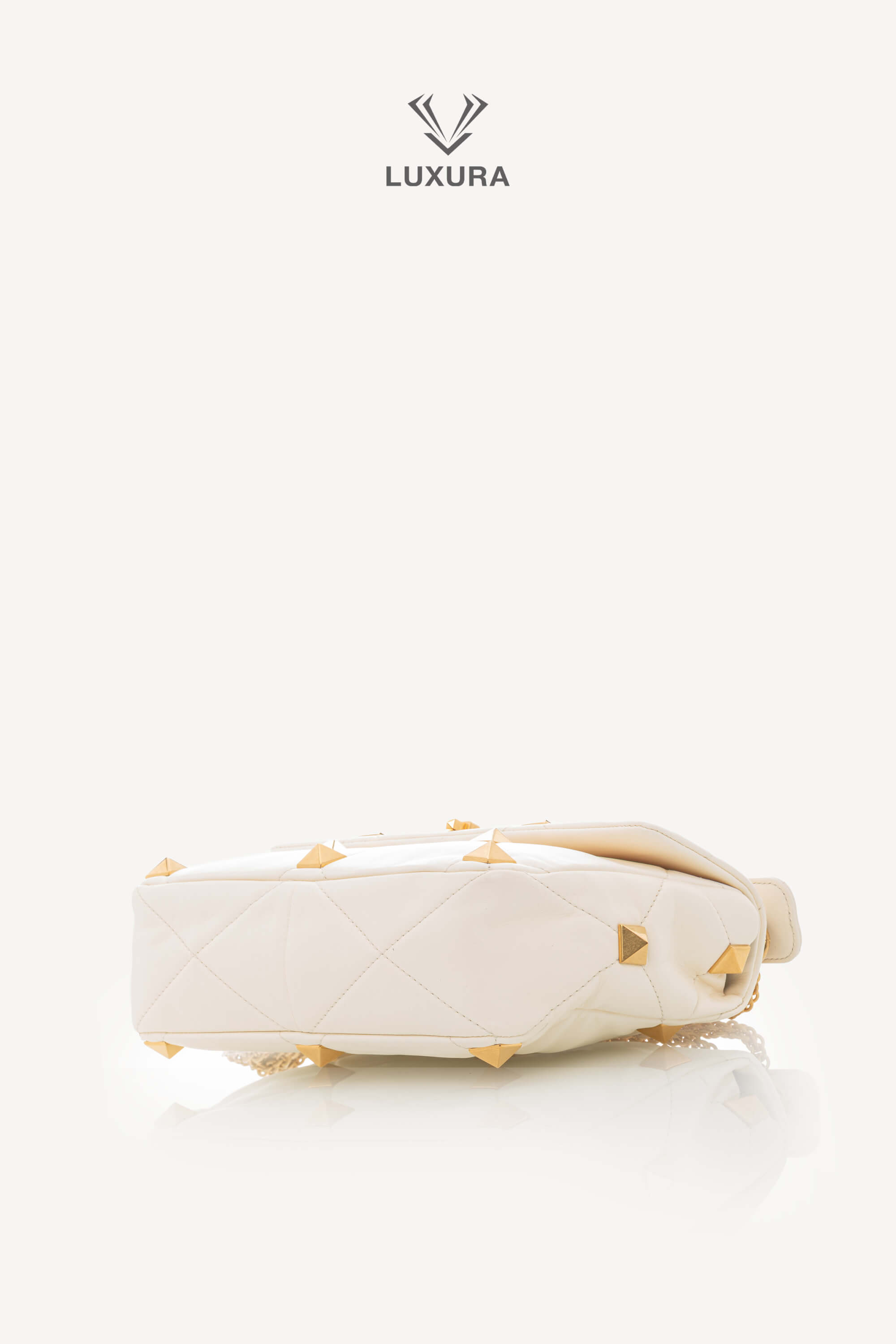 <span style="font-size: 10px;letter-spacing: .15em">BEST DEAL</span><br>            <strong>VALENTINO</strong><br>            <div style="margin-top:10px;font-size:16px">Small Roman Stud the Shoulder Bag in Nappa Ivory</div><br> - Image 25