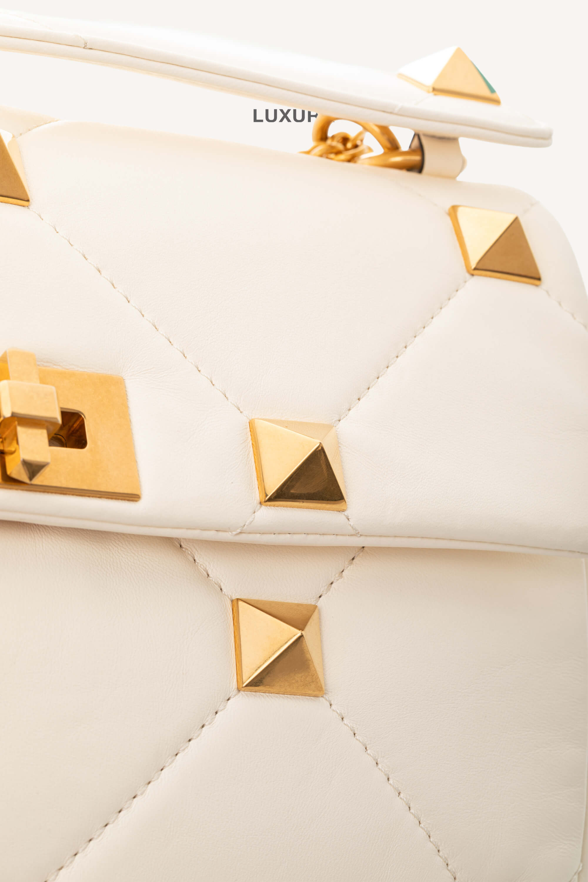 <span style="font-size: 10px;letter-spacing: .15em">BEST DEAL</span><br>            <strong>VALENTINO</strong><br>            <div style="margin-top:10px;font-size:16px">Small Roman Stud the Shoulder Bag in Nappa Ivory</div><br> - Image 11