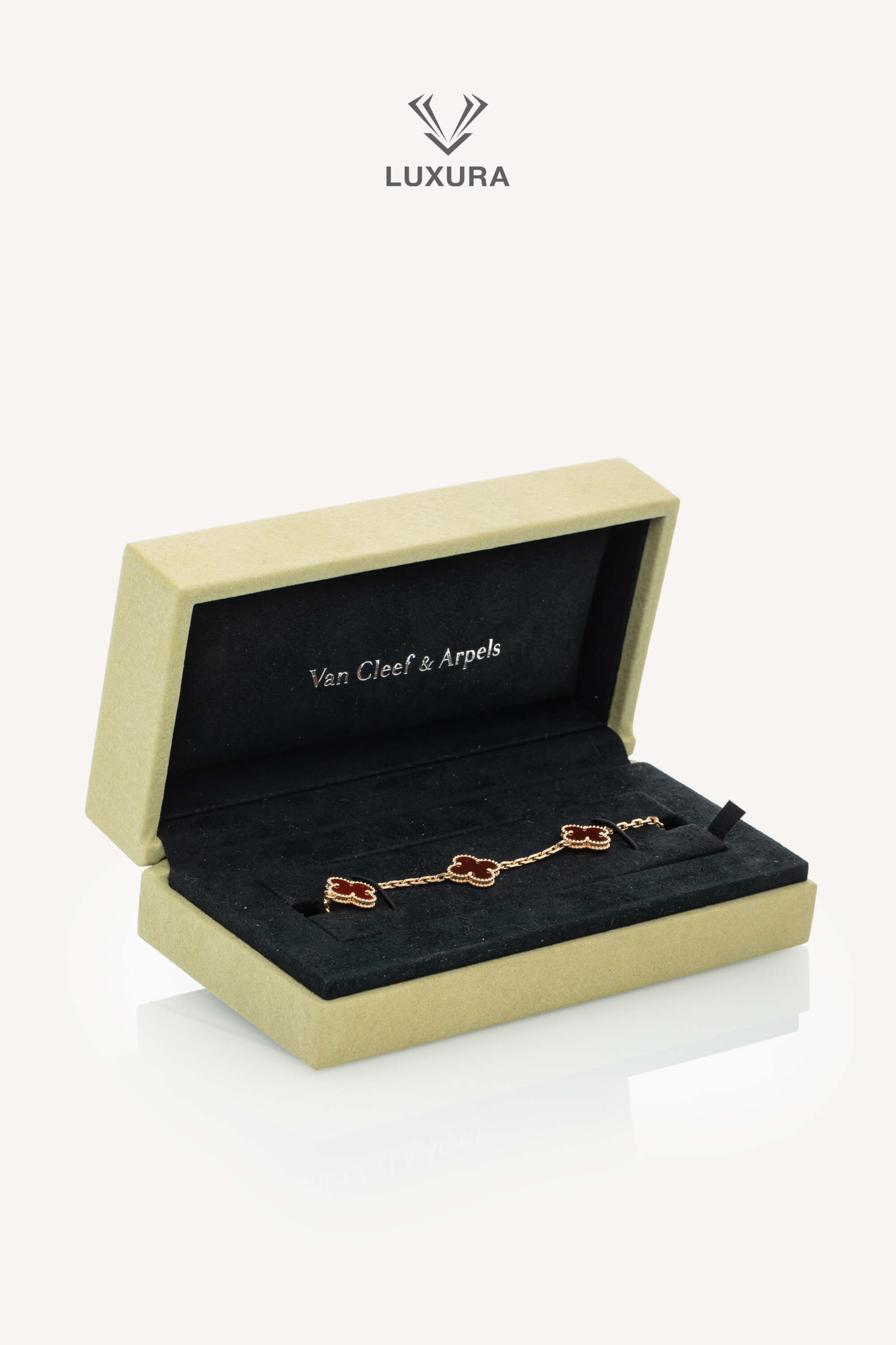 <span style="font-size: 10px;letter-spacing: .15em">HARD TO FIND</span><br> <strong>VAN CLEEF & ARPELS</strong><br> <div style="margin-top:10px;font-size:16px"> 18K Yellow Gold Carnelian Vintage Alhambra Bracelet 5 Motifs</div><br> - Image 3