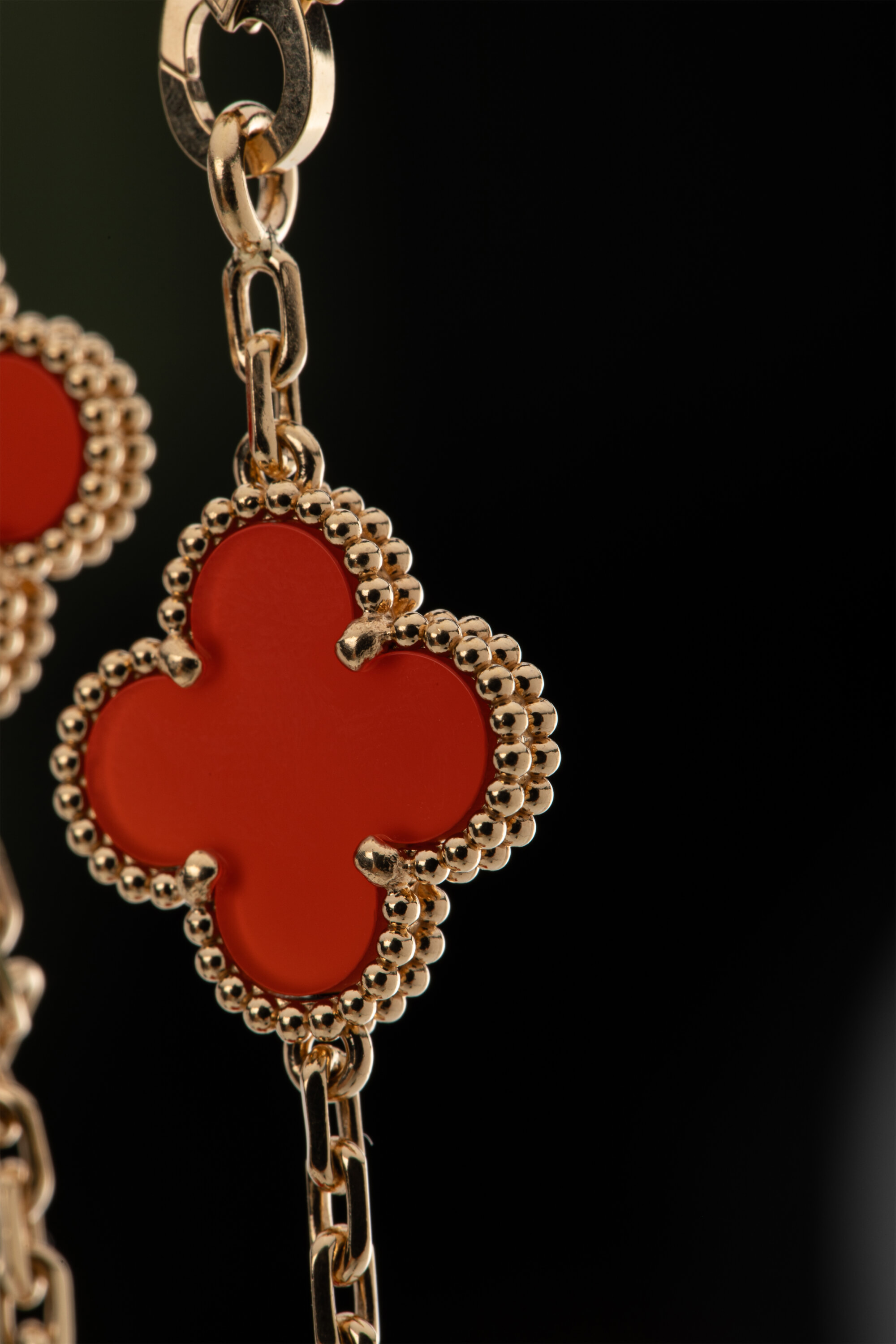<span style="font-size: 10px;letter-spacing: .15em">HARD TO FIND</span><br> <strong>VAN CLEEF & ARPELS</strong><br> <div style="margin-top:10px;font-size:16px"> 18K Yellow Gold Carnelian Vintage Alhambra Bracelet 5 Motifs</div><br> - Image 6