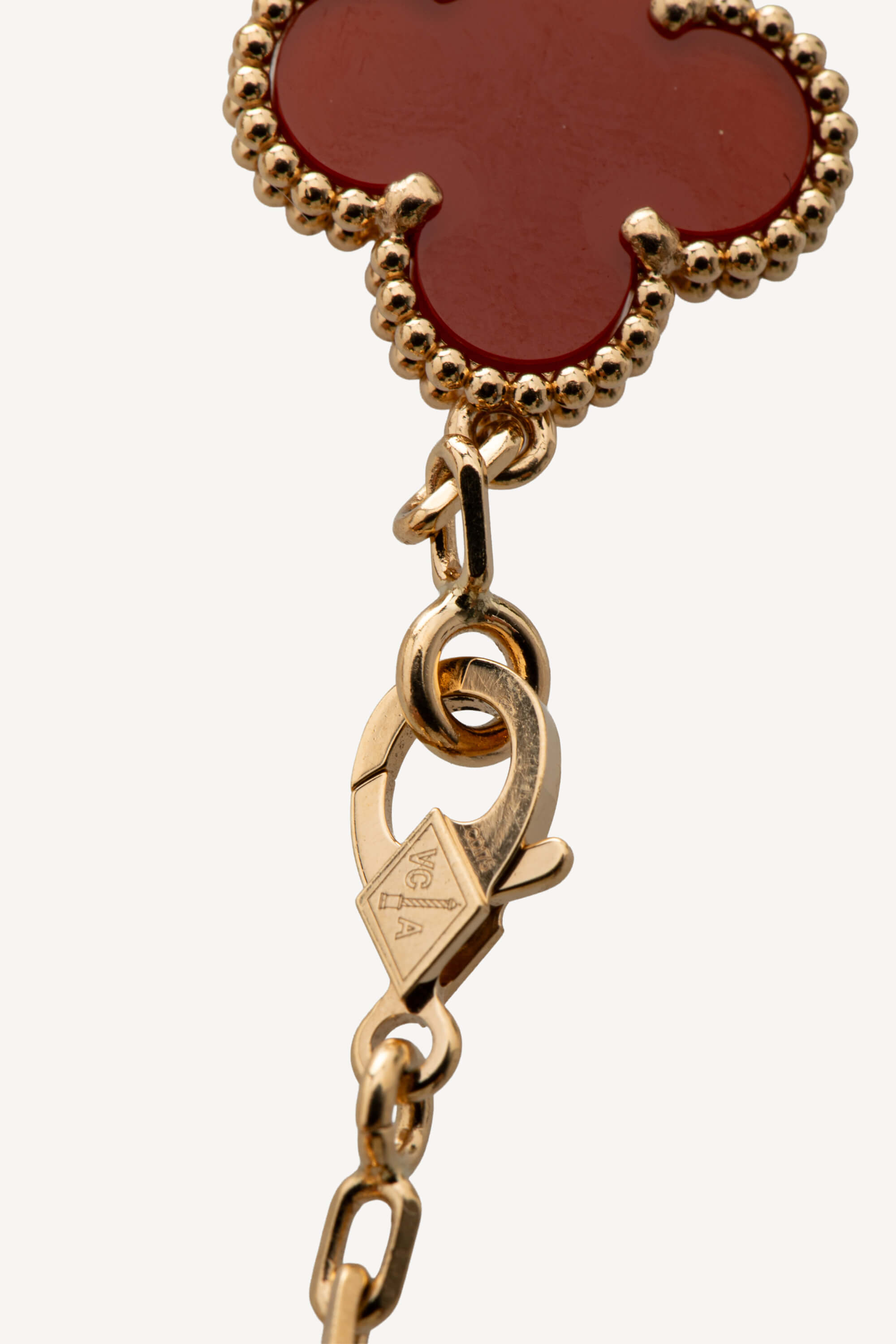 <span style="font-size: 10px;letter-spacing: .15em">HARD TO FIND</span><br> <strong>VAN CLEEF & ARPELS</strong><br> <div style="margin-top:10px;font-size:16px"> 18K Yellow Gold Carnelian Vintage Alhambra Bracelet 5 Motifs</div><br> - Image 19