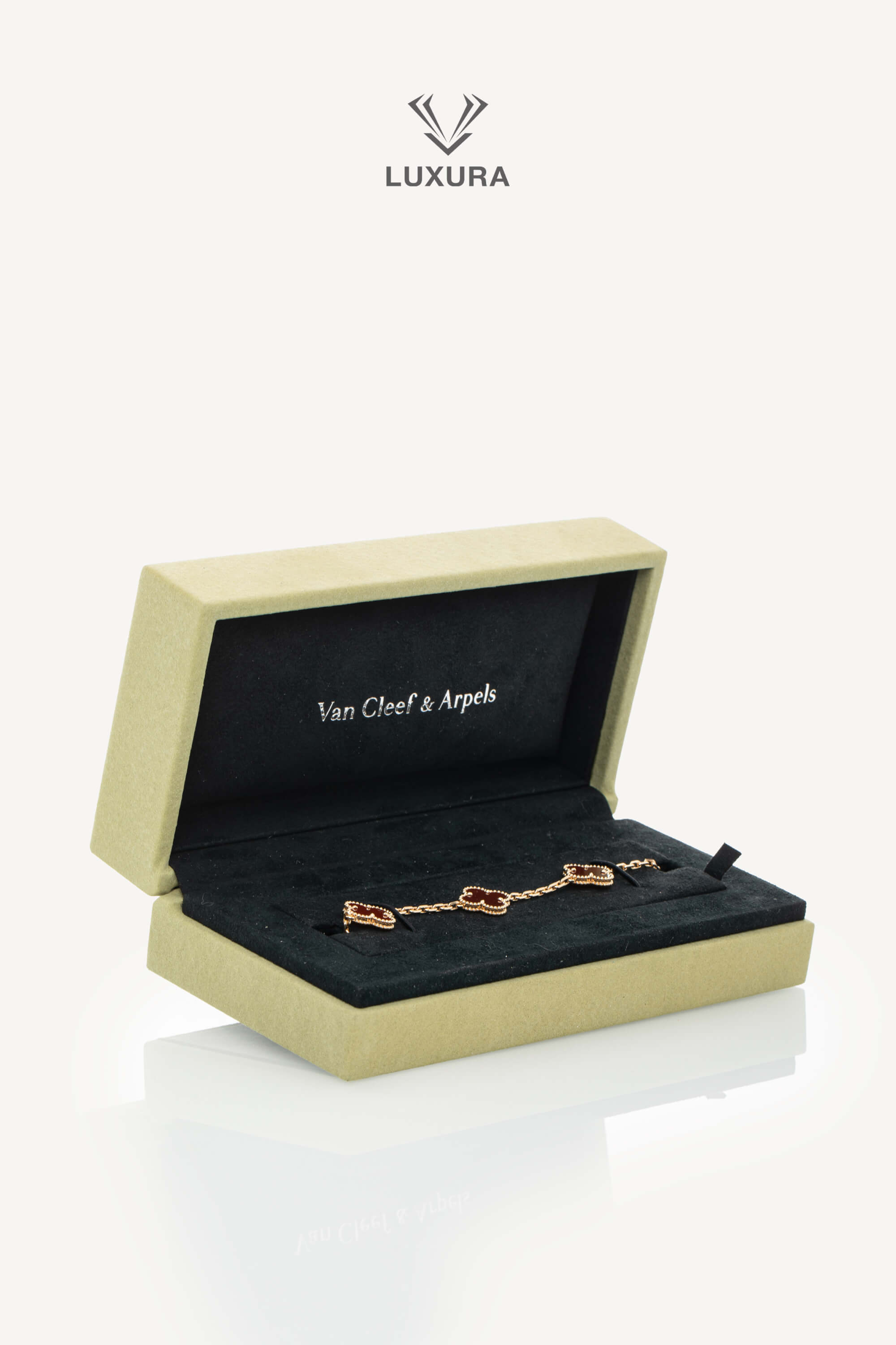 <span style="font-size: 10px;letter-spacing: .15em">HARD TO FIND</span><br> <strong>VAN CLEEF & ARPELS</strong><br> <div style="margin-top:10px;font-size:16px"> 18K Yellow Gold Carnelian Vintage Alhambra Bracelet 5 Motifs</div><br> - Image 8