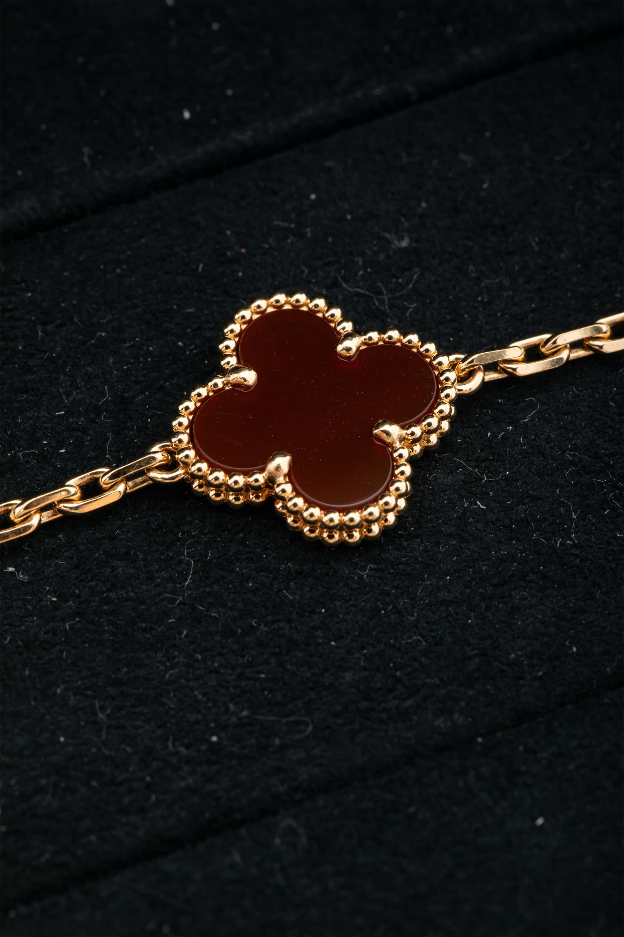 <span style="font-size: 10px;letter-spacing: .15em">HARD TO FIND</span><br> <strong>VAN CLEEF & ARPELS</strong><br> <div style="margin-top:10px;font-size:16px"> 18K Yellow Gold Carnelian Vintage Alhambra Bracelet 5 Motifs</div><br> - Image 5