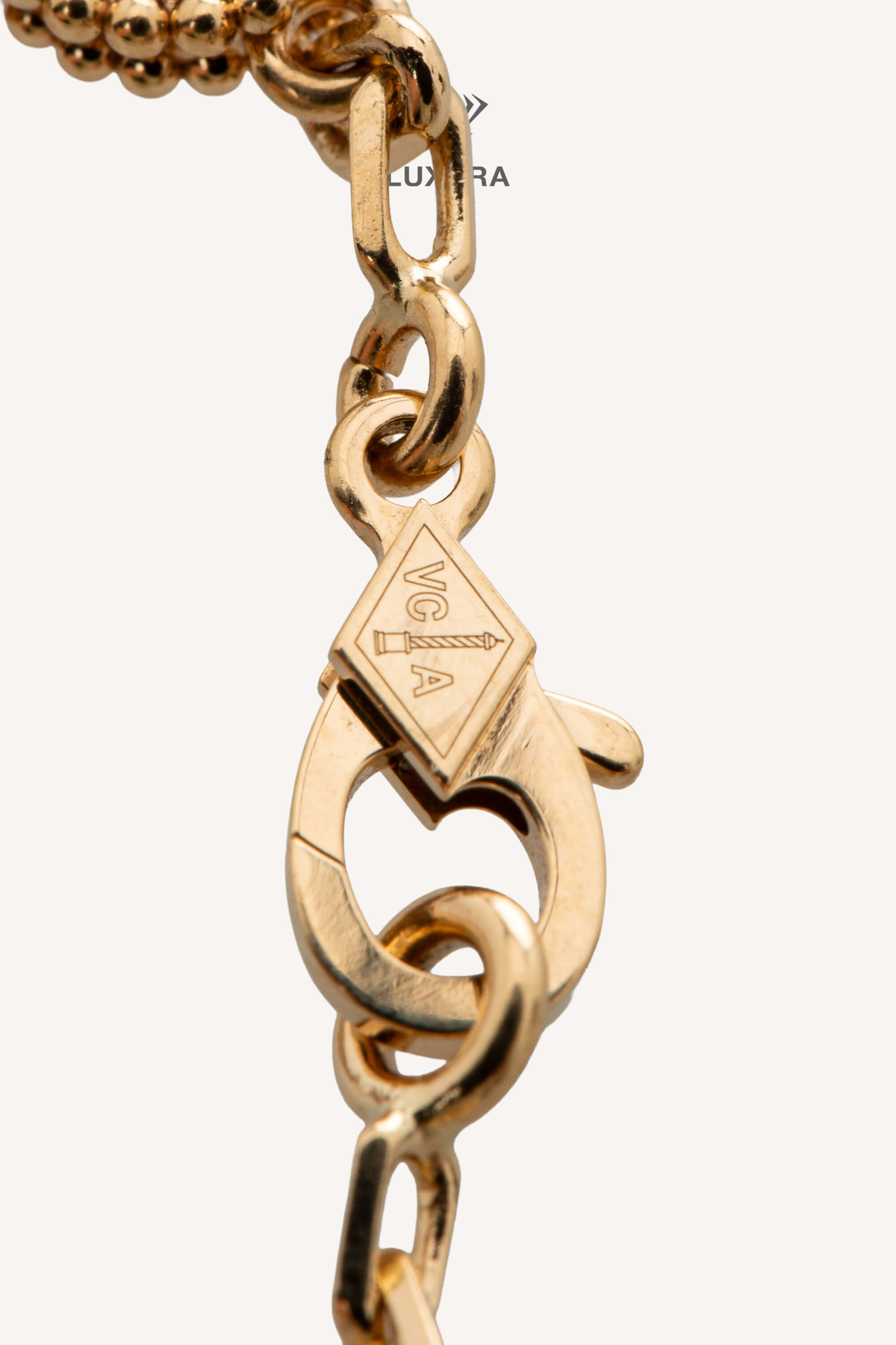 <span style="font-size: 10px;letter-spacing: .15em">HARD TO FIND</span><br> <strong>VAN CLEEF & ARPELS</strong><br> <div style="margin-top:10px;font-size:16px"> 18K Yellow Gold Carnelian Vintage Alhambra Bracelet 5 Motifs</div><br> - Image 20
