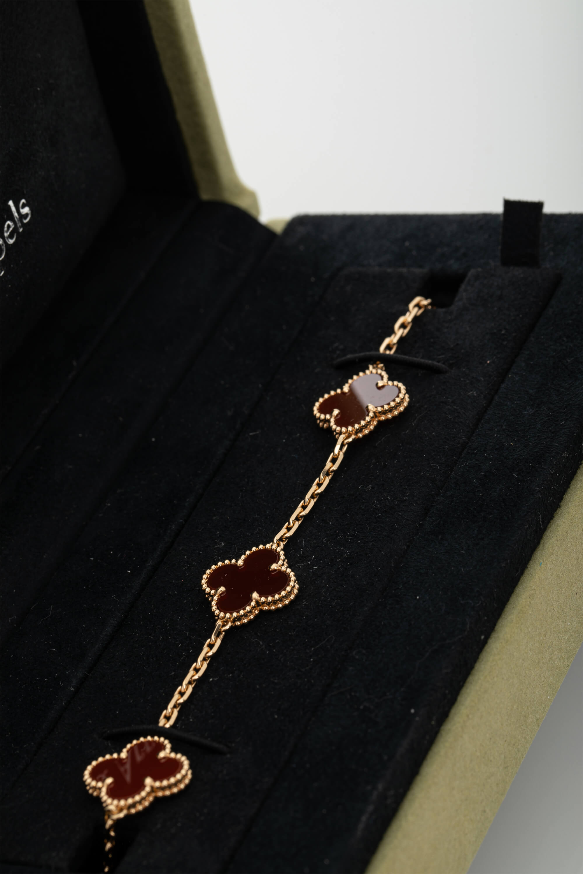 <span style="font-size: 10px;letter-spacing: .15em">HARD TO FIND</span><br> <strong>VAN CLEEF & ARPELS</strong><br> <div style="margin-top:10px;font-size:16px"> 18K Yellow Gold Carnelian Vintage Alhambra Bracelet 5 Motifs</div><br> - Image 4