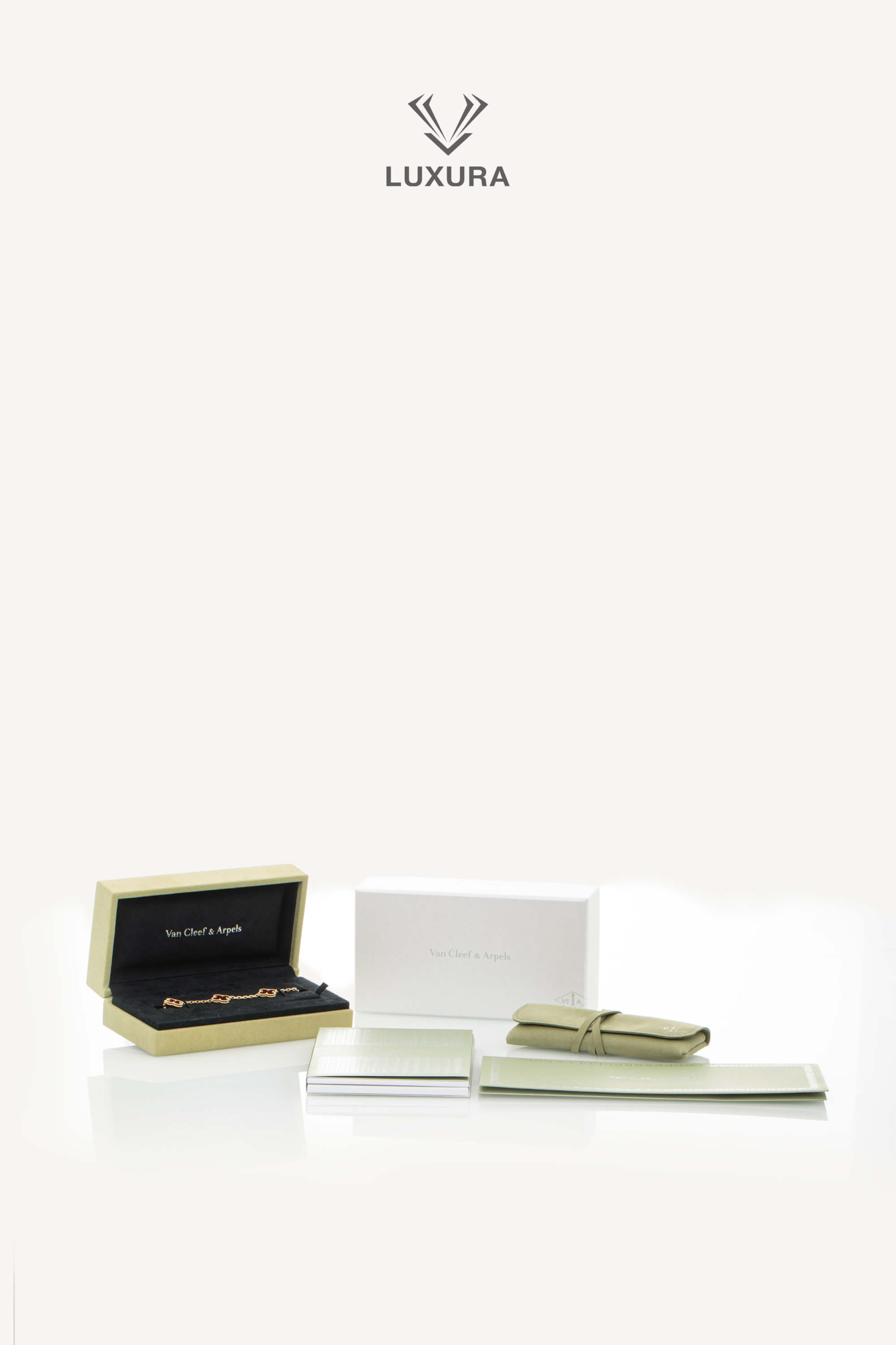 <span style="font-size: 10px;letter-spacing: .15em">HARD TO FIND</span><br> <strong>VAN CLEEF & ARPELS</strong><br> <div style="margin-top:10px;font-size:16px"> 18K Yellow Gold Carnelian Vintage Alhambra Bracelet 5 Motifs</div><br> - Image 2