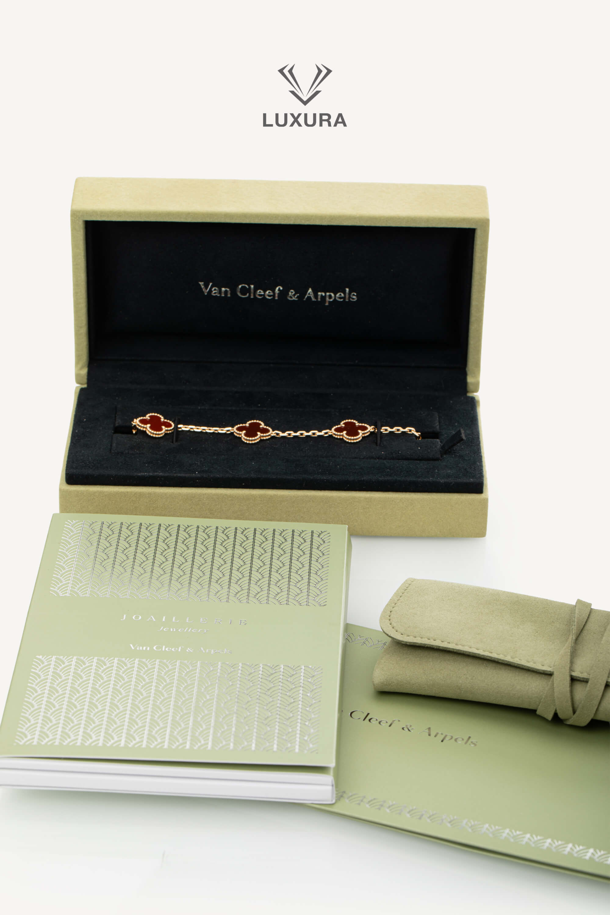 <span style="font-size: 10px;letter-spacing: .15em">HARD TO FIND</span><br> <strong>VAN CLEEF & ARPELS</strong><br> <div style="margin-top:10px;font-size:16px"> 18K Yellow Gold Carnelian Vintage Alhambra Bracelet 5 Motifs</div><br> - Image 7
