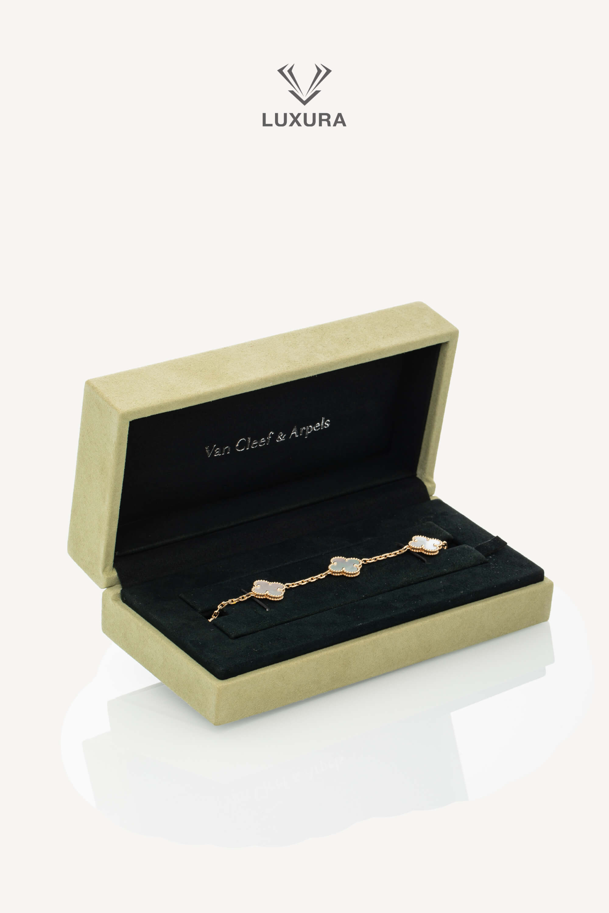 <span style="font-size: 10px;letter-spacing: .15em">HARD TO FIND</span><br> <strong>VAN CLEEF & ARPELS</strong><br> <div style="margin-top:10px;font-size:16px">18K Yellow Gold Mother of Pearl Vintage Alhambra Bracelet 5 Motifs</div><br> - Image 2