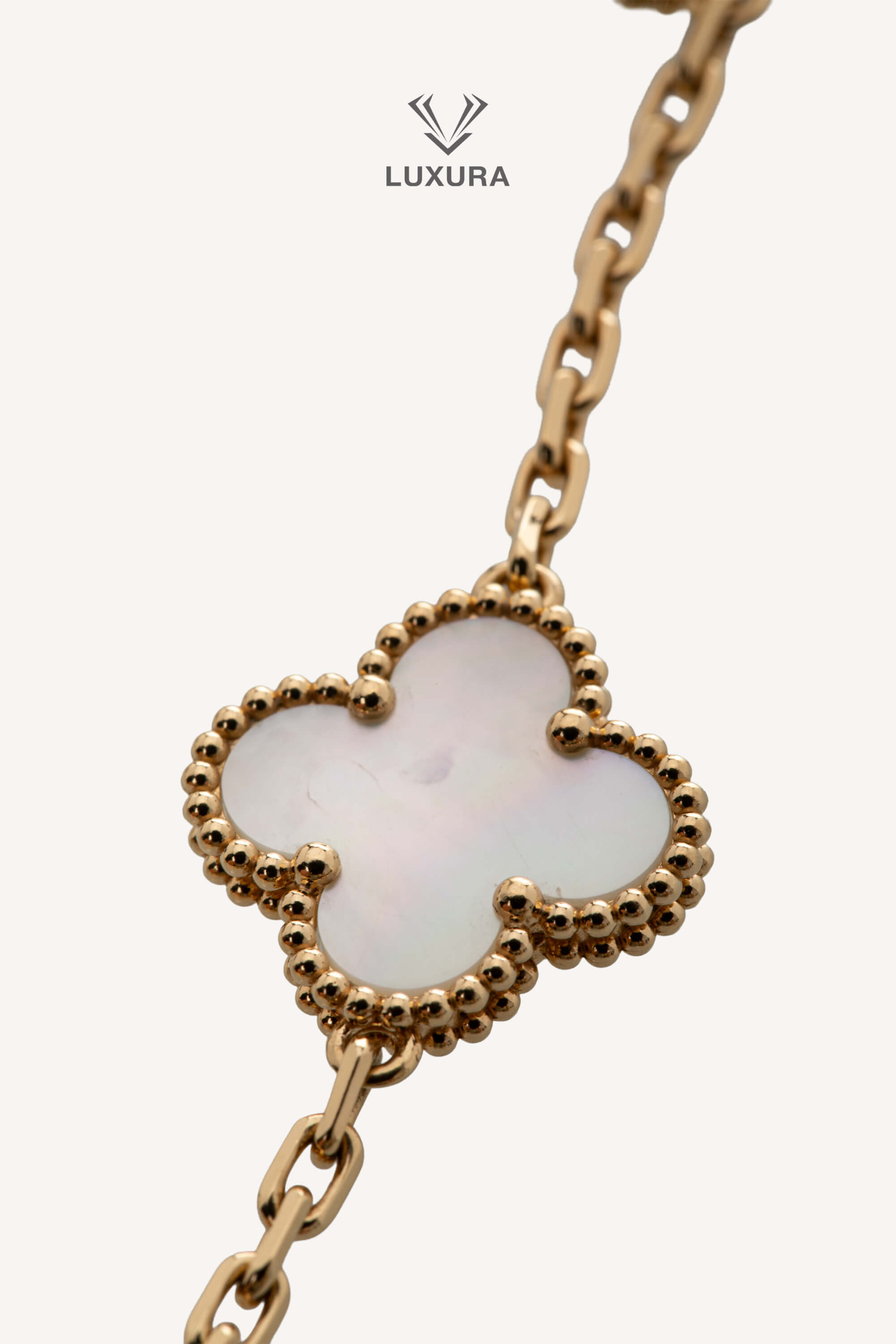 <span style="font-size: 10px;letter-spacing: .15em">HARD TO FIND</span><br> <strong>VAN CLEEF & ARPELS</strong><br> <div style="margin-top:10px;font-size:16px">18K Yellow Gold Mother of Pearl Vintage Alhambra Bracelet 5 Motifs</div><br> - Image 16