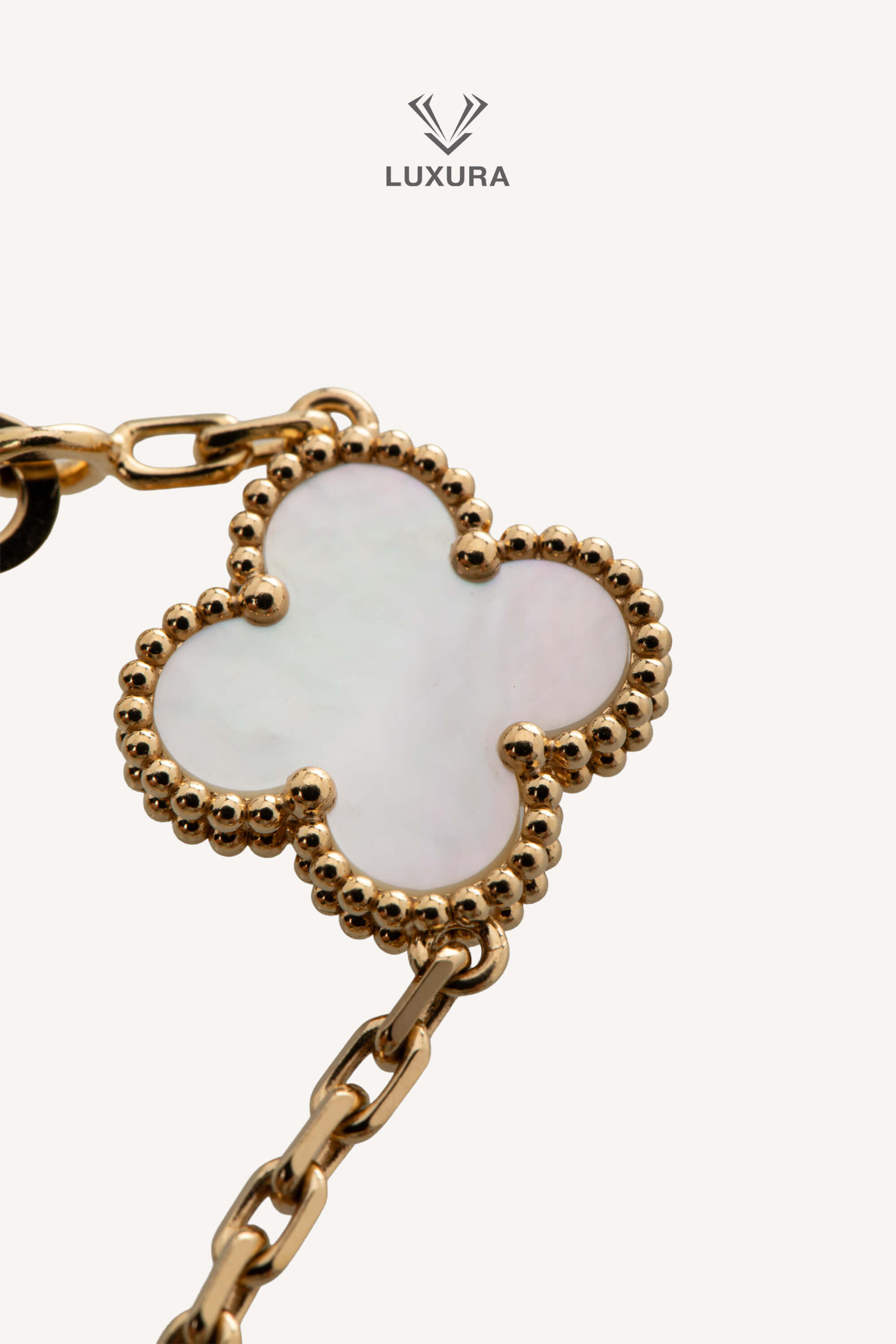 <span style="font-size: 10px;letter-spacing: .15em">HARD TO FIND</span><br> <strong>VAN CLEEF & ARPELS</strong><br> <div style="margin-top:10px;font-size:16px">18K Yellow Gold Mother of Pearl Vintage Alhambra Bracelet 5 Motifs</div><br> - Image 15