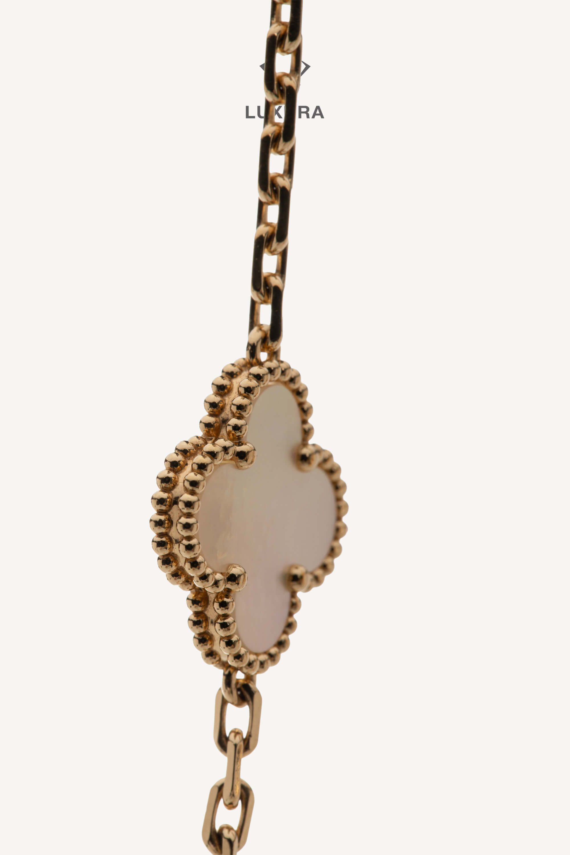 <span style="font-size: 10px;letter-spacing: .15em">HARD TO FIND</span><br> <strong>VAN CLEEF & ARPELS</strong><br> <div style="margin-top:10px;font-size:16px">18K Yellow Gold Mother of Pearl Vintage Alhambra Bracelet 5 Motifs</div><br> - Image 17