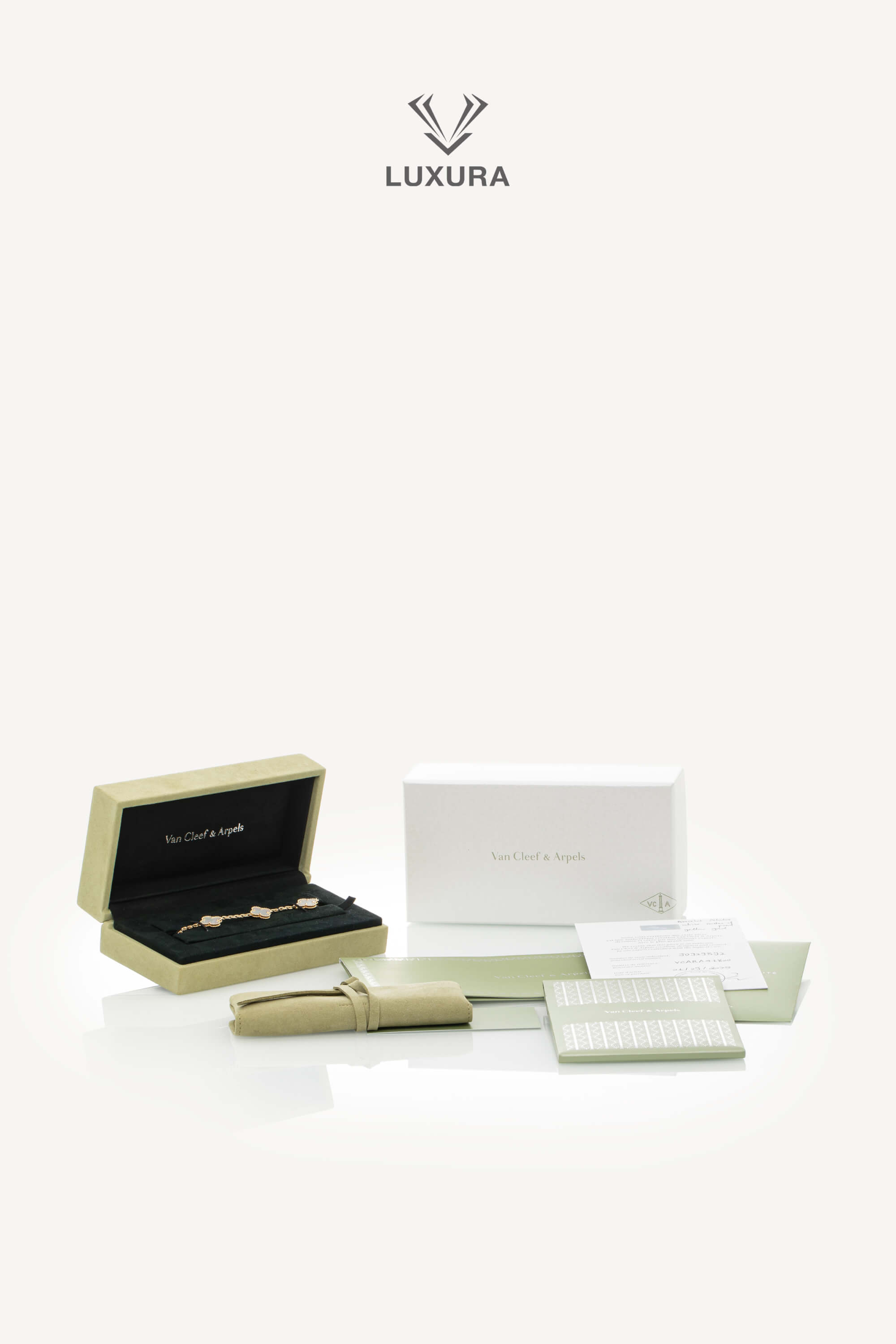 <span style="font-size: 10px;letter-spacing: .15em">HARD TO FIND</span><br> <strong>VAN CLEEF & ARPELS</strong><br> <div style="margin-top:10px;font-size:16px">18K Yellow Gold Mother of Pearl Vintage Alhambra Bracelet 5 Motifs</div><br> - Image 11
