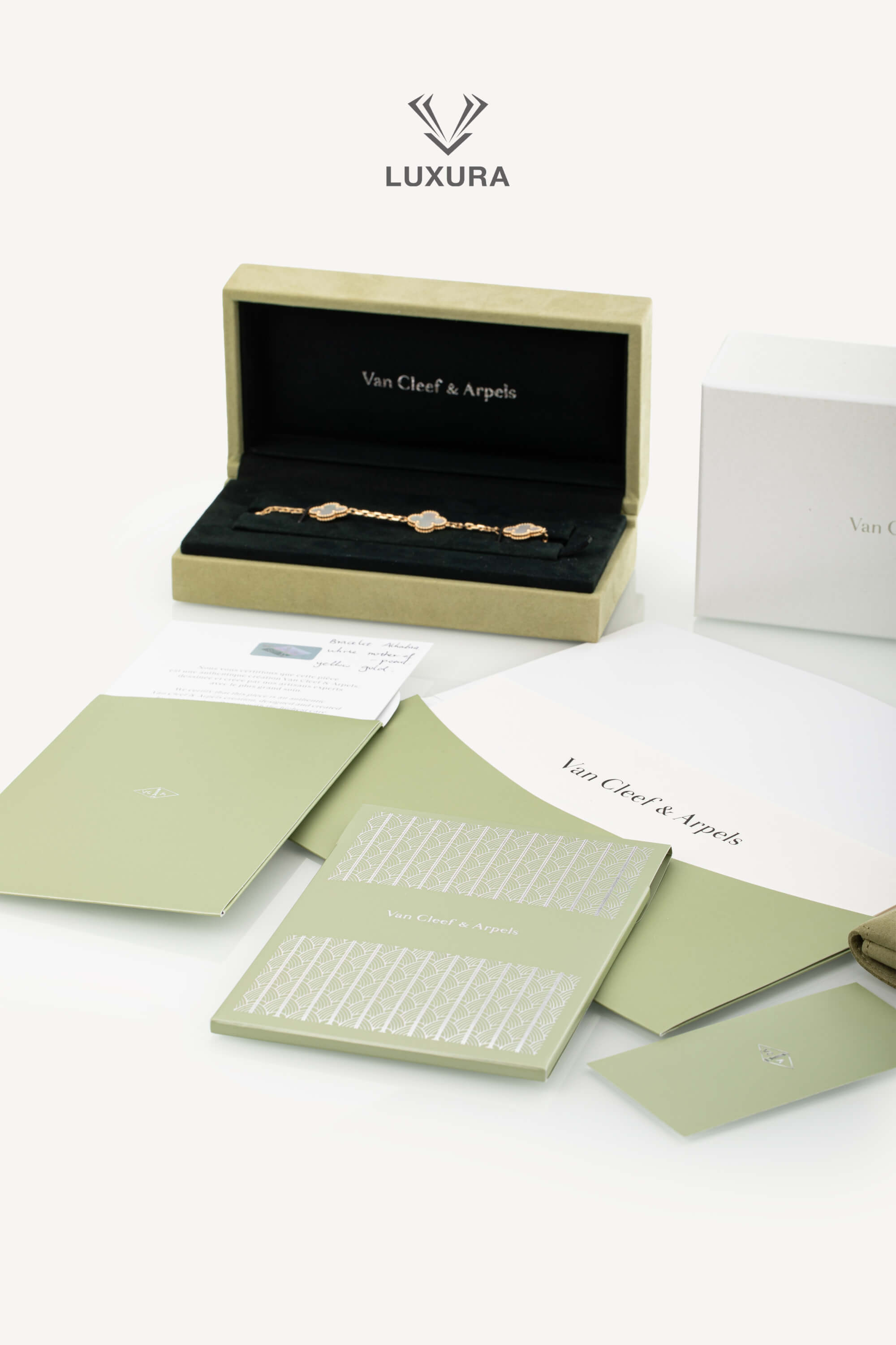 <span style="font-size: 10px;letter-spacing: .15em">HARD TO FIND</span><br> <strong>VAN CLEEF & ARPELS</strong><br> <div style="margin-top:10px;font-size:16px">18K Yellow Gold Mother of Pearl Vintage Alhambra Bracelet 5 Motifs</div><br> - Image 4