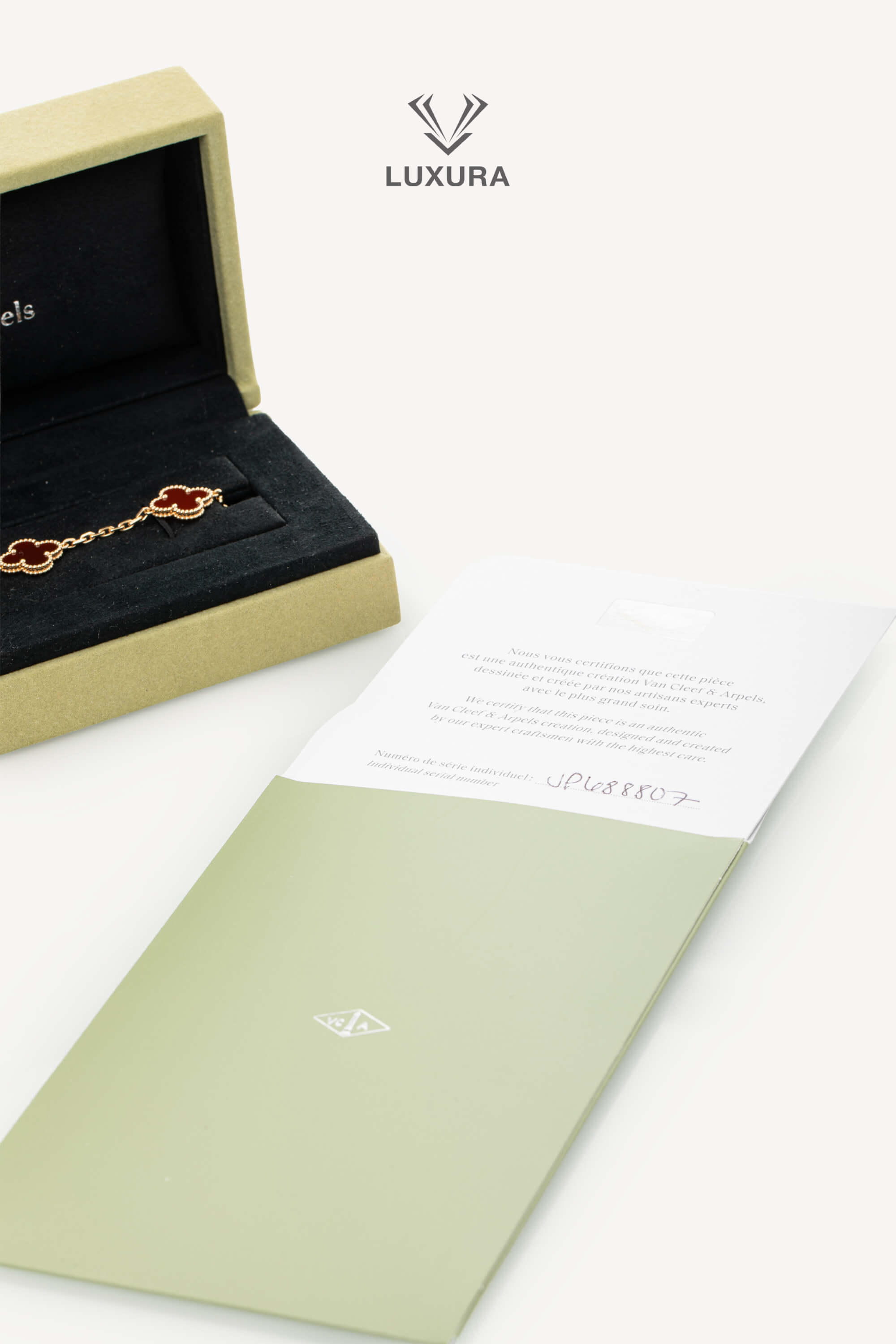 <span style="font-size: 10px;letter-spacing: .15em">HARD TO FIND</span><br> <strong>VAN CLEEF & ARPELS</strong><br> <div style="margin-top:10px;font-size:16px"> 18K Yellow Gold Carnelian Vintage Alhambra Bracelet 5 Motifs</div><br> - Image 16