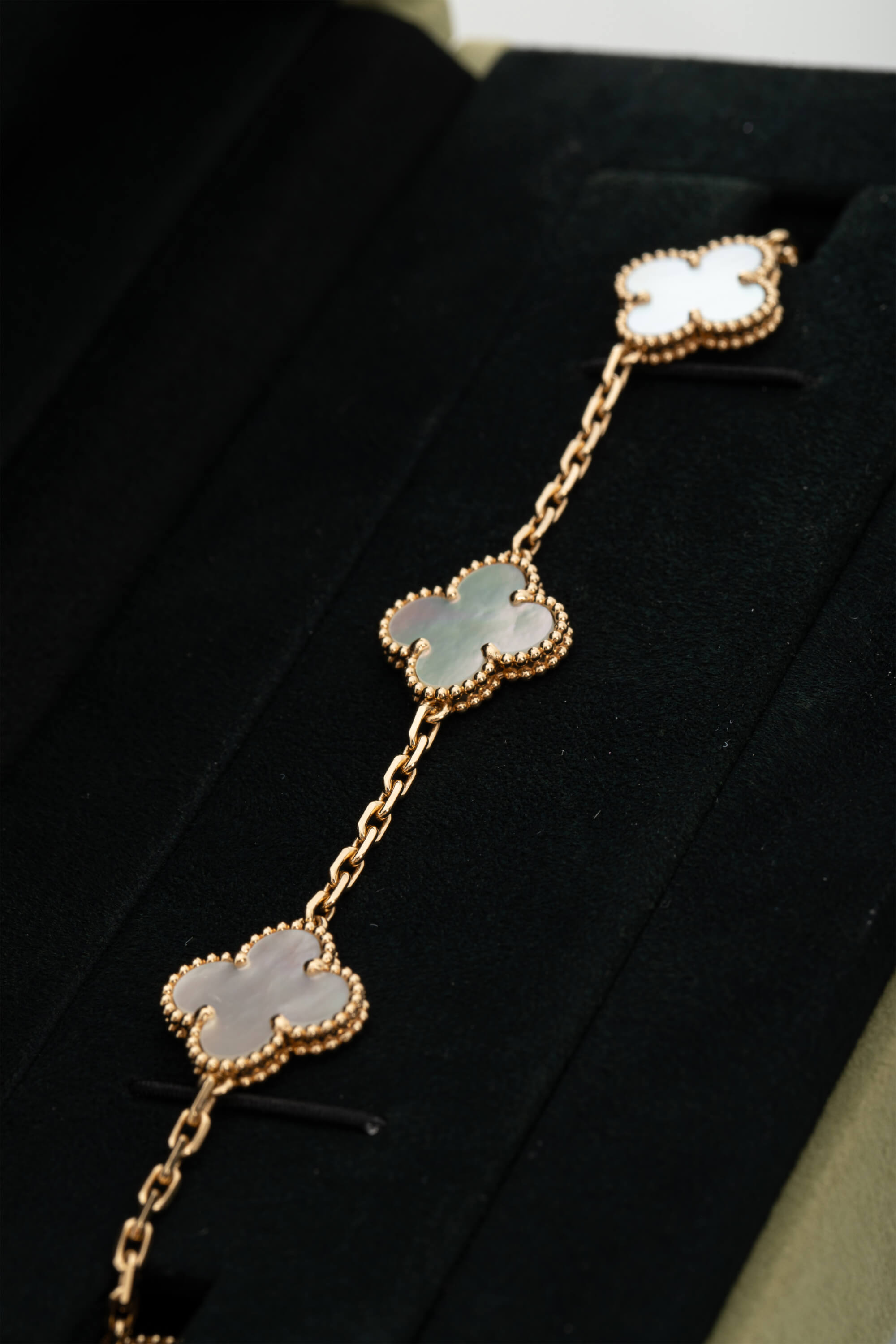 <span style="font-size: 10px;letter-spacing: .15em">HARD TO FIND</span><br> <strong>VAN CLEEF & ARPELS</strong><br> <div style="margin-top:10px;font-size:16px">18K Yellow Gold Mother of Pearl Vintage Alhambra Bracelet 5 Motifs</div><br> - Image 5