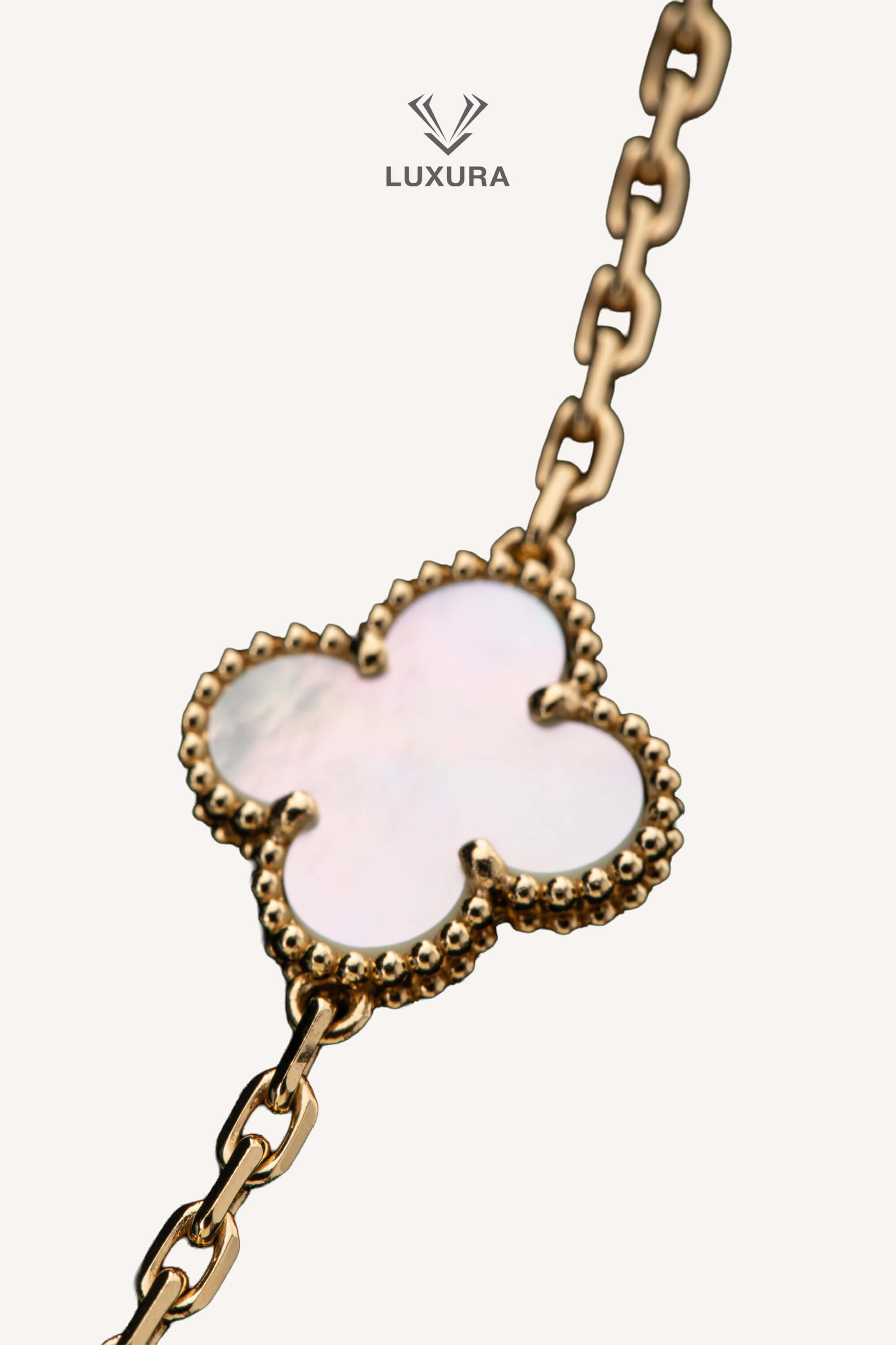 <span style="font-size: 10px;letter-spacing: .15em">HARD TO FIND</span><br> <strong>VAN CLEEF & ARPELS</strong><br> <div style="margin-top:10px;font-size:16px">18K Yellow Gold Mother of Pearl Vintage Alhambra Bracelet 5 Motifs</div><br> - Image 18
