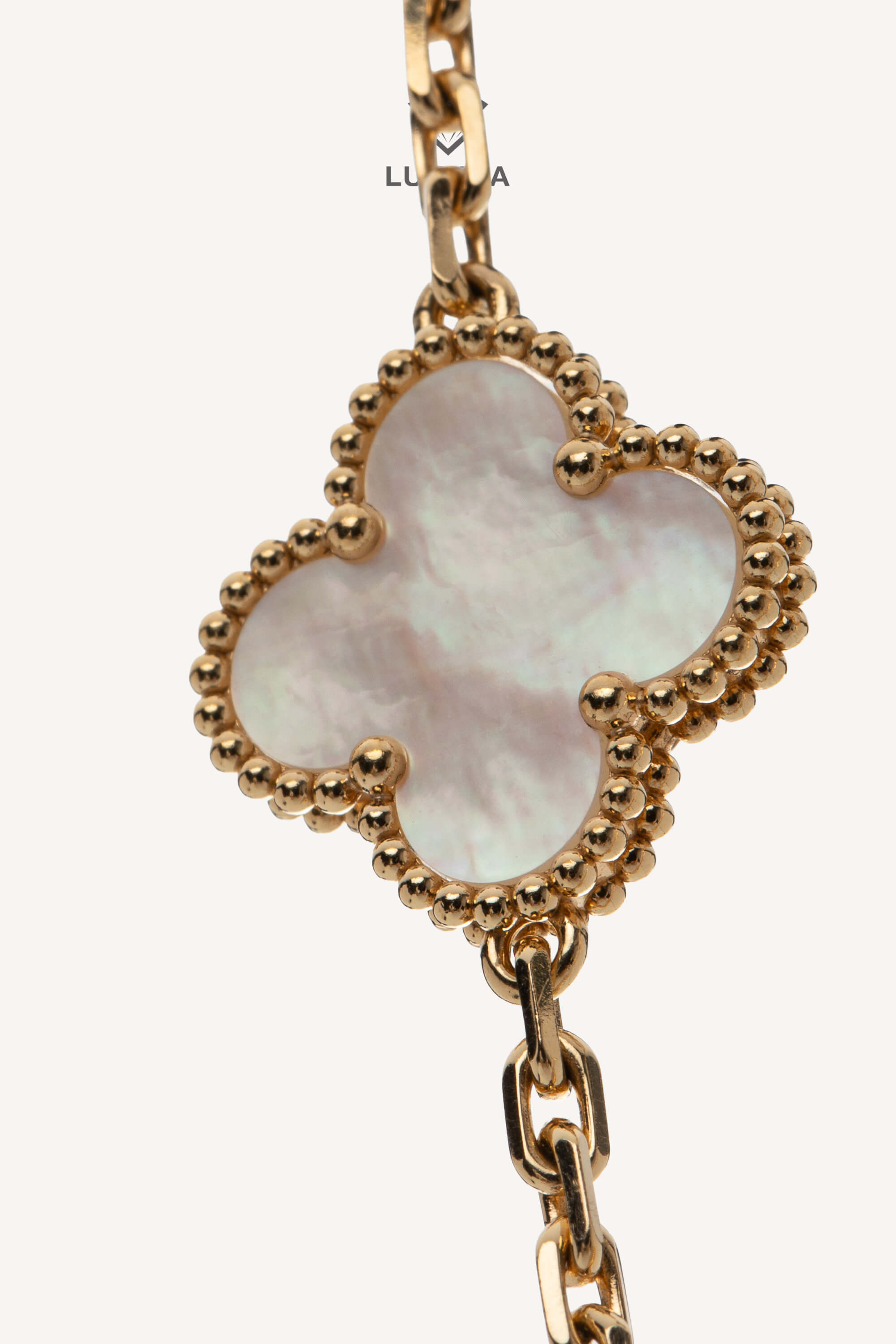 <span style="font-size: 10px;letter-spacing: .15em">HARD TO FIND</span><br> <strong>VAN CLEEF & ARPELS</strong><br> <div style="margin-top:10px;font-size:16px">18K Yellow Gold Mother of Pearl Vintage Alhambra Bracelet 5 Motifs</div><br> - Image 12