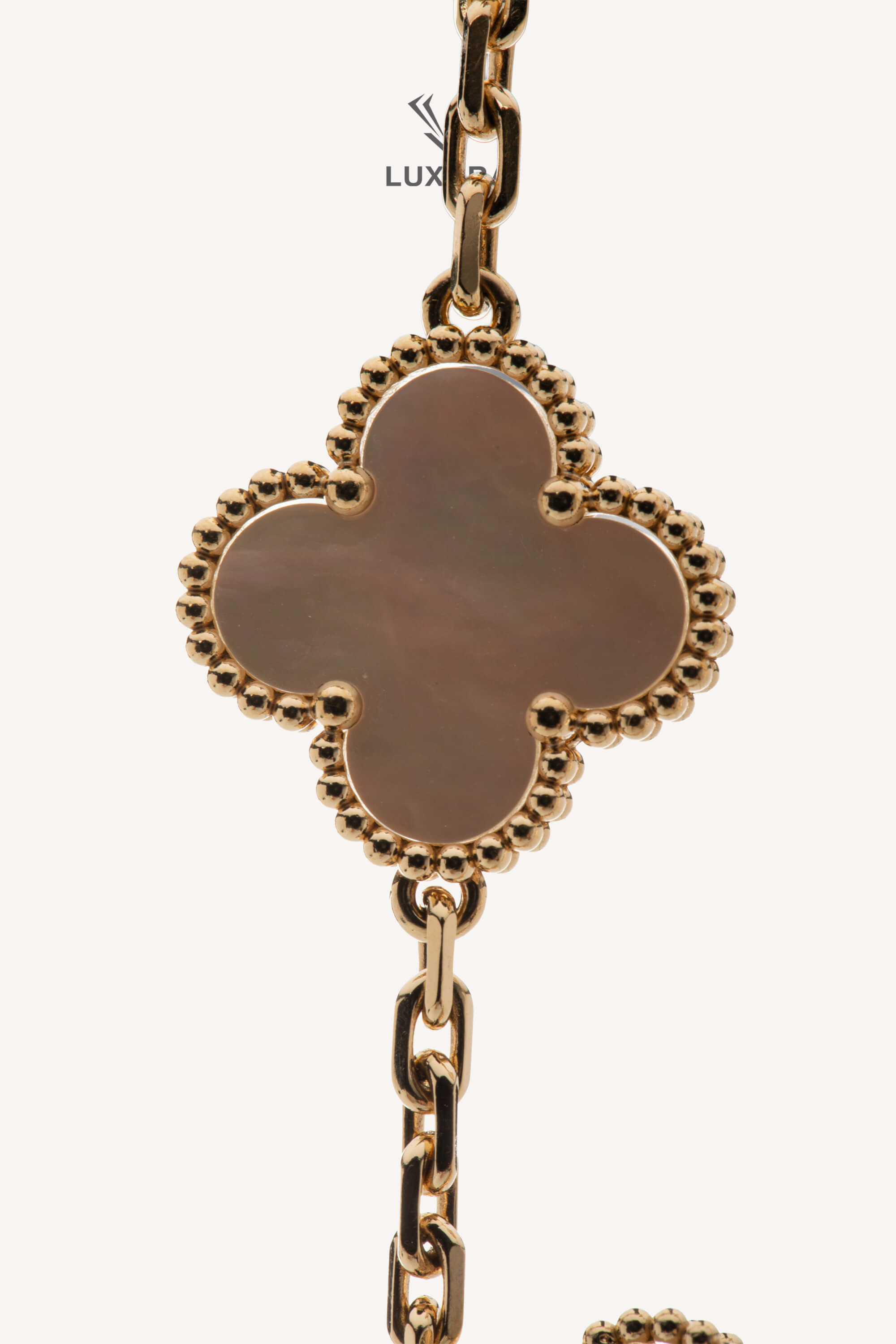 <span style="font-size: 10px;letter-spacing: .15em">HARD TO FIND</span><br> <strong>VAN CLEEF & ARPELS</strong><br> <div style="margin-top:10px;font-size:16px">18K Yellow Gold Mother of Pearl Vintage Alhambra Bracelet 5 Motifs</div><br> - Image 13
