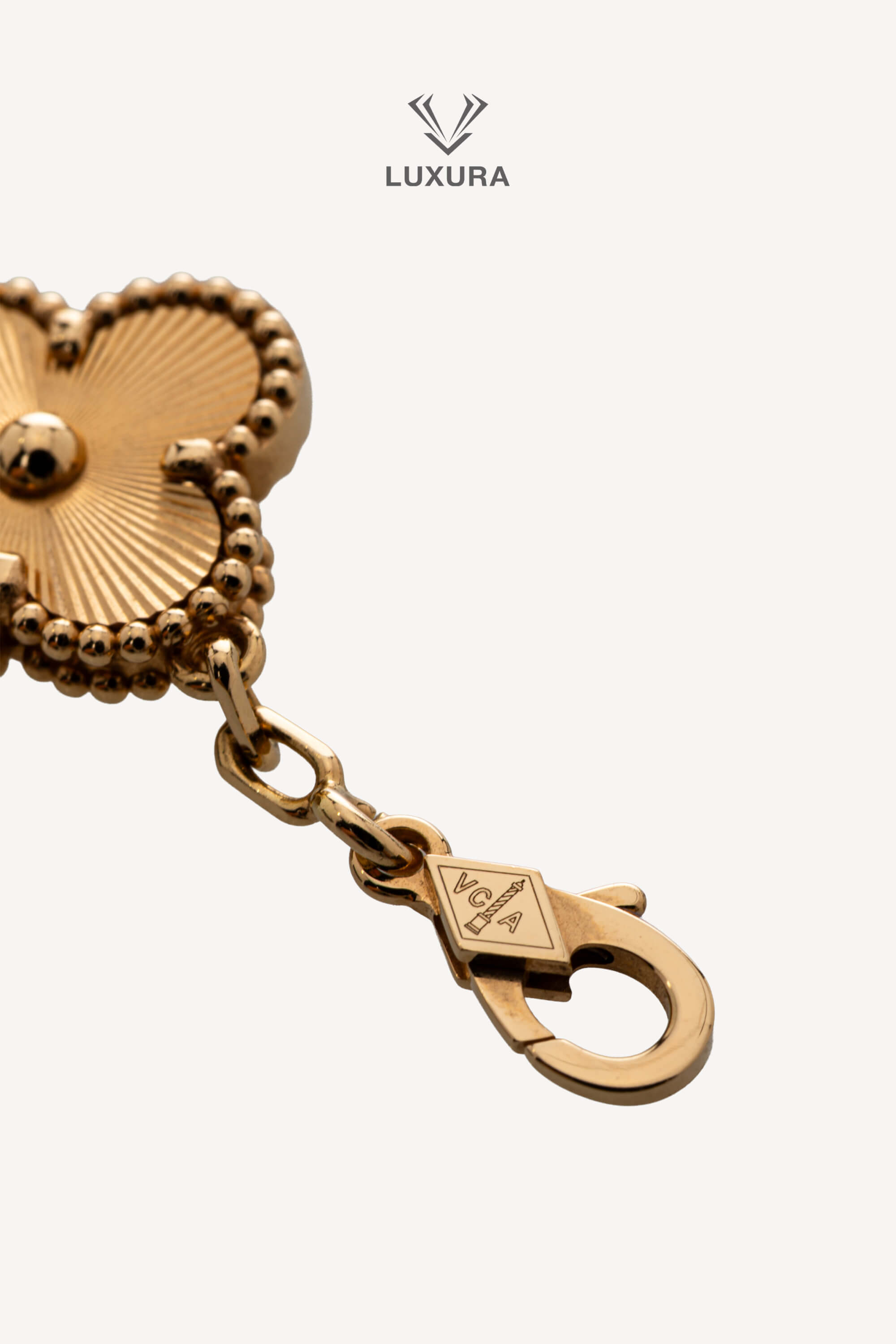 <span style="font-size: 10px;letter-spacing: .15em">BEST DEAL</span><br>            <strong>VAN CLEEF & ARPELS</strong><br>            <div style="margin-top:10px;font-size:16px">Vintage Alhambra Bracelet 5 Motifs Yellow Gold</div><br> - Image 18