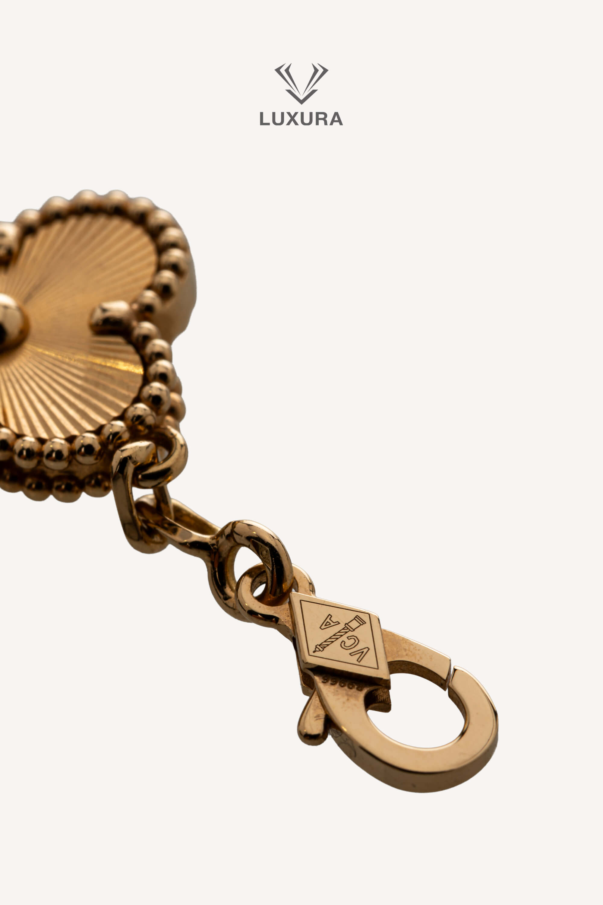 <span style="font-size: 10px;letter-spacing: .15em">BEST DEAL</span><br>            <strong>VAN CLEEF & ARPELS</strong><br>            <div style="margin-top:10px;font-size:16px">Vintage Alhambra Bracelet 5 Motifs Yellow Gold</div><br> - Image 15