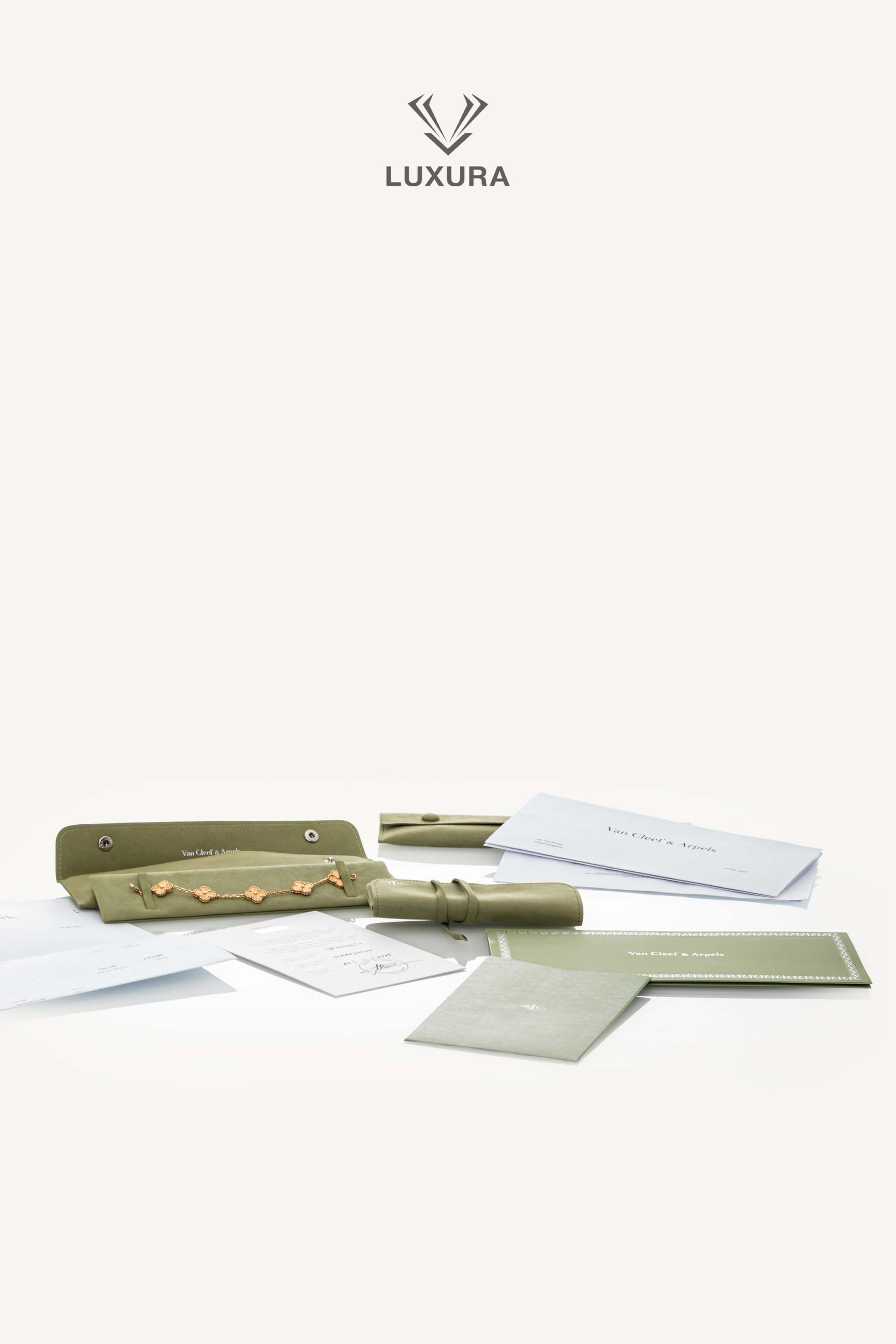 <span style="font-size: 10px;letter-spacing: .15em">BEST DEAL</span><br>            <strong>VAN CLEEF & ARPELS</strong><br>            <div style="margin-top:10px;font-size:16px">Vintage Alhambra Bracelet 5 Motifs Yellow Gold</div><br> - Image 3