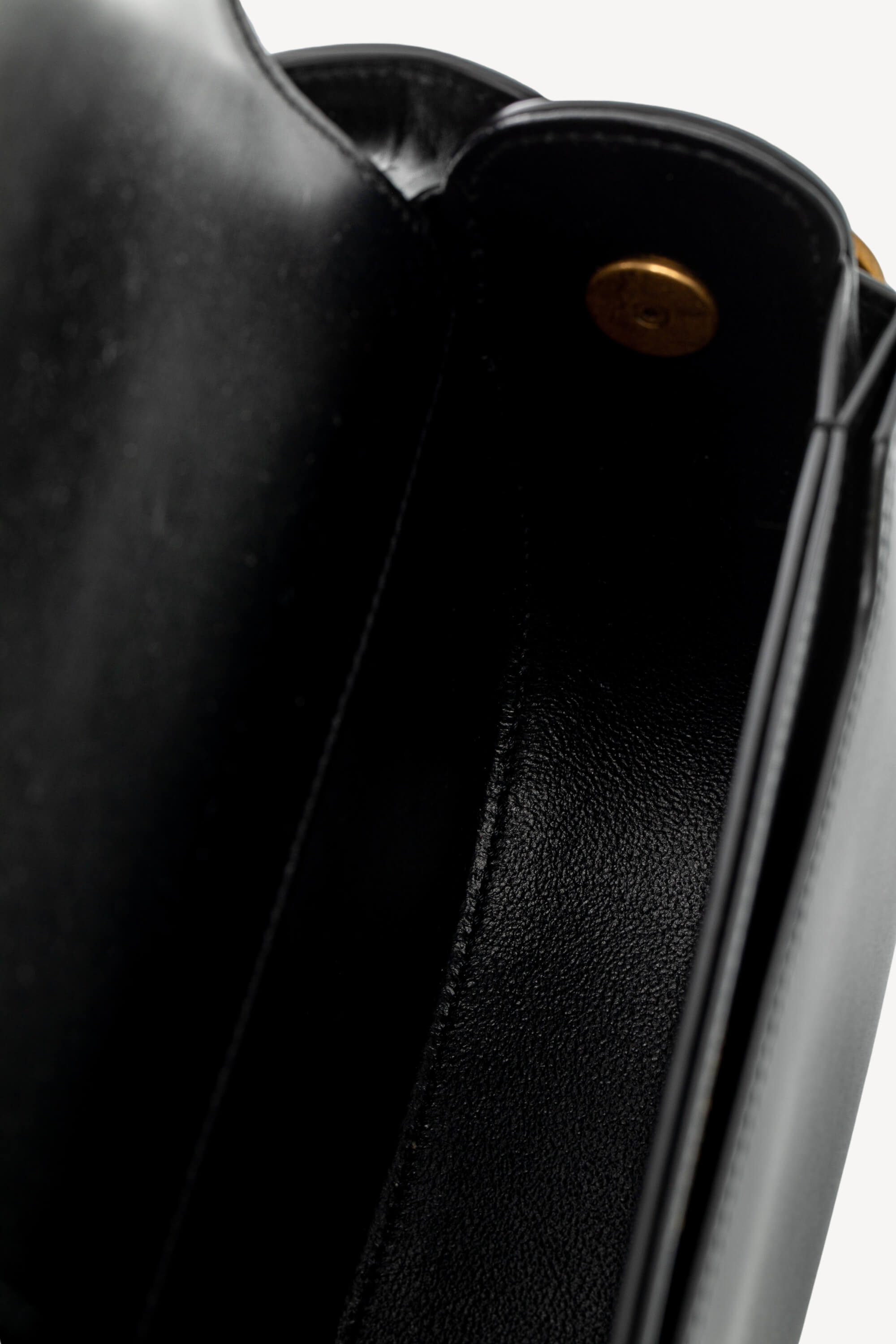 <span style="font-size: 10px;letter-spacing: .15em">NEW COLLECTION</span><br> <strong>SAINT LAURENT</strong><br> <div style="margin-top:10px;font-size:16px">Voltaire Leather Shoulder Bag Black Palladium Hardware</div><br> - Image 17